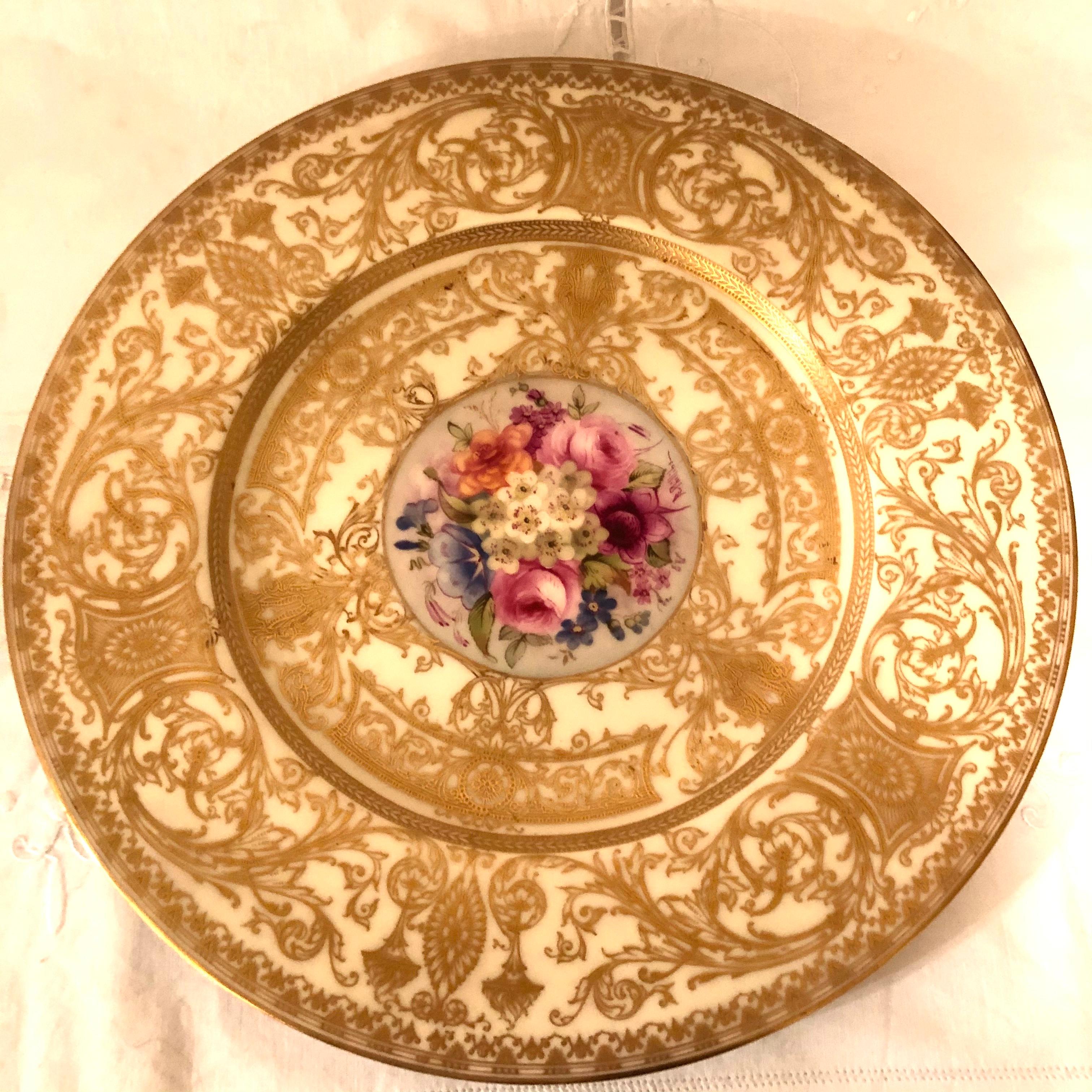 Early 20th Century Set of 11 Royal Worcester Dinner Plates Painted with Different Flower Bouquets For Sale