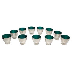 Ensemble de 11 tasses à punch en argent sterling et émail vert