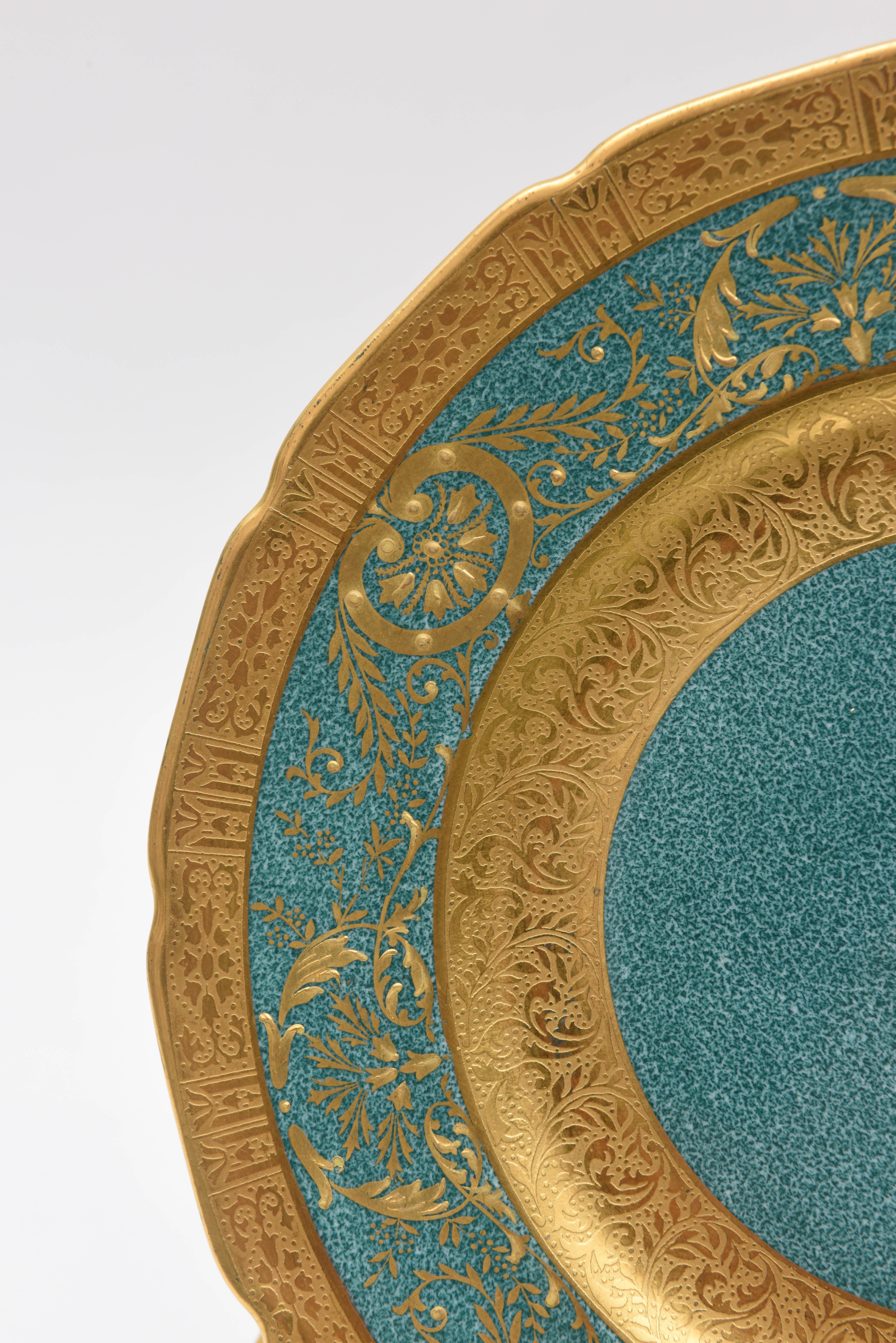 A visually stunning set of antique English plates from the storied Gilded Age firm of Royal Doulton. Their Classic Robert Allen shaped plate design has the added color technique of a powder finish which gives the pattern an all-over faux marble