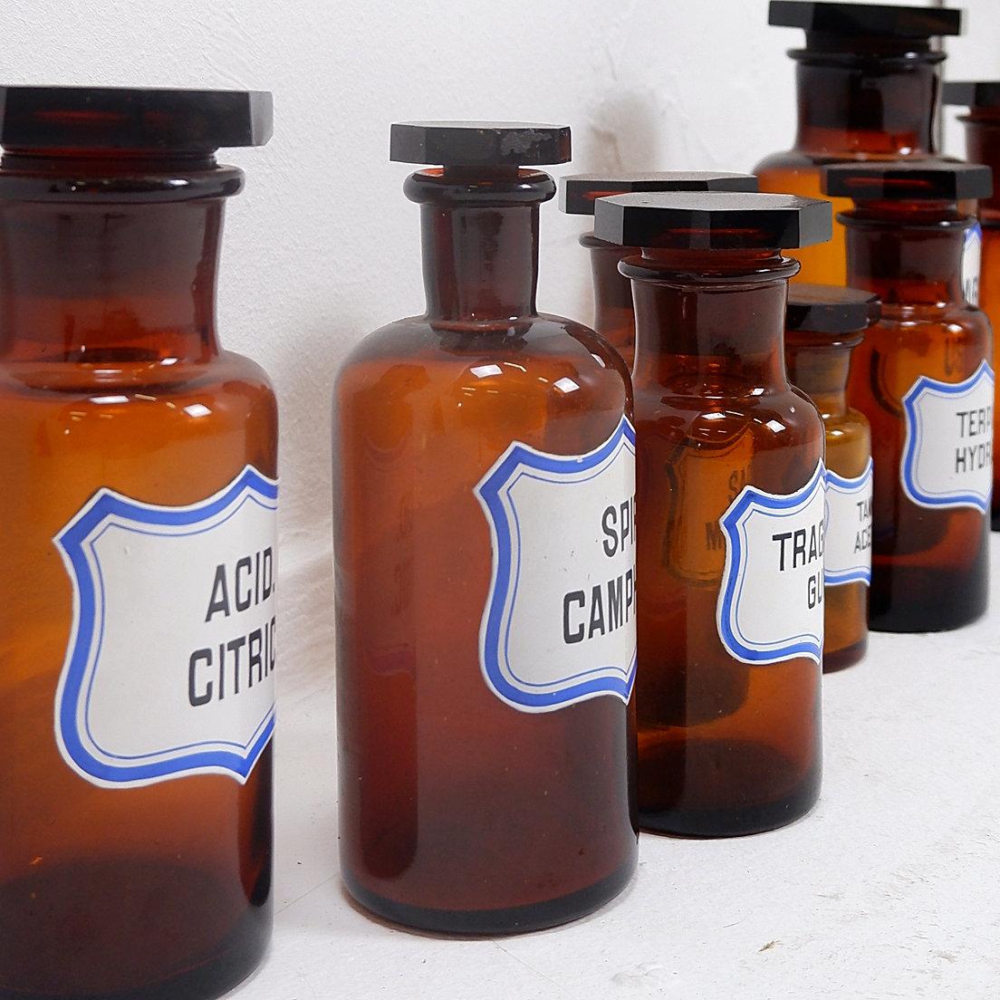 Lote de 11 frascos de farmacia vintage de vidrio ámbar colección en venta 6