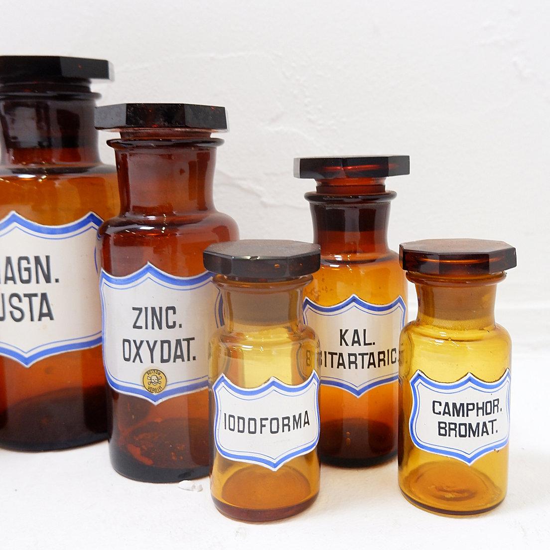 Lote de 11 frascos de farmacia vintage de vidrio ámbar colección siglo XX en venta