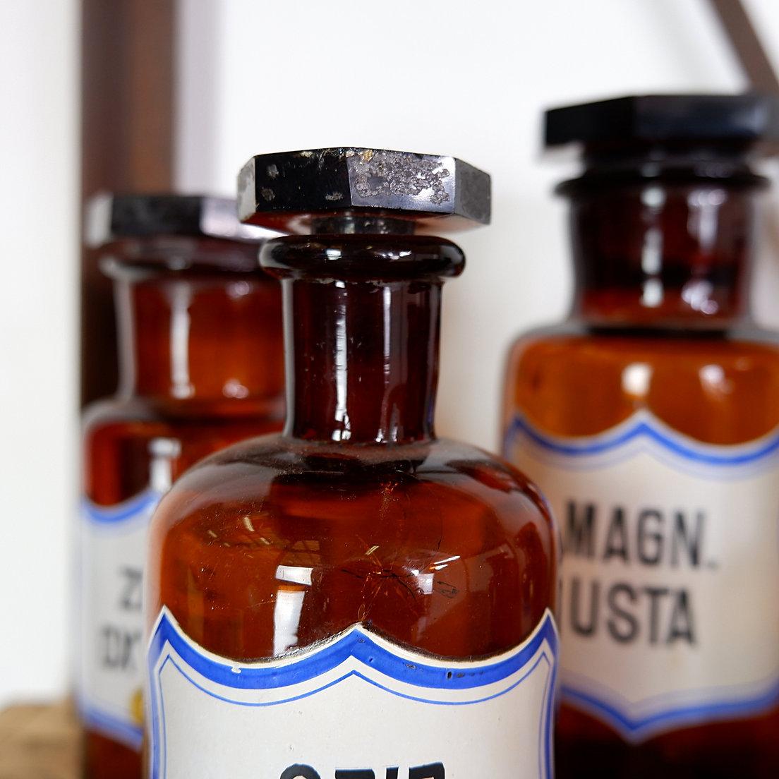 Lote de 11 frascos de farmacia vintage de vidrio ámbar colección en venta 2