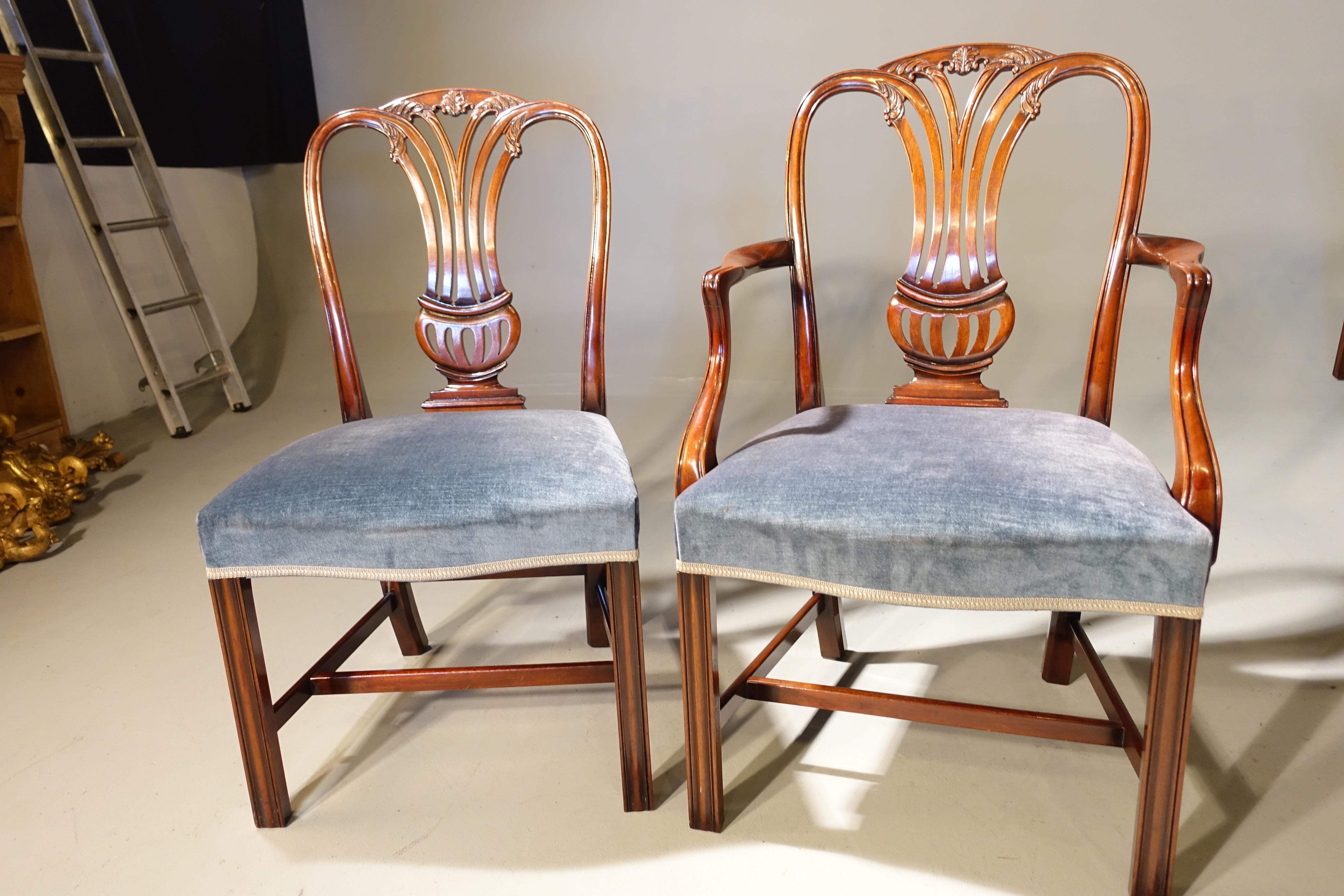 Set of 12 '10+2' Mid-20th Century Chairs of Hepplewhite Design In Good Condition In Peterborough, Northamptonshire