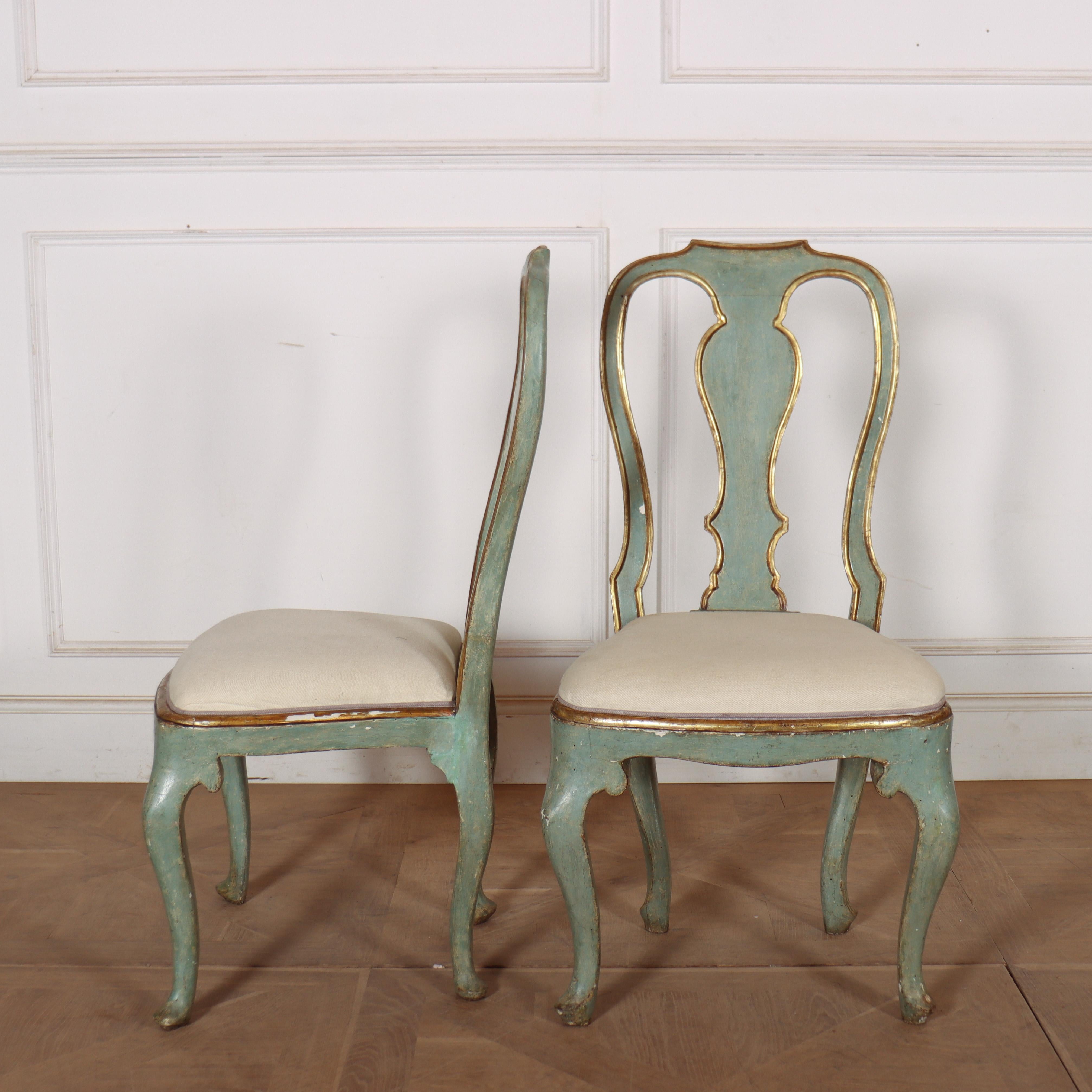 Ensemble de 12 chaises de salle à manger italiennes du 18e siècle en vente 5