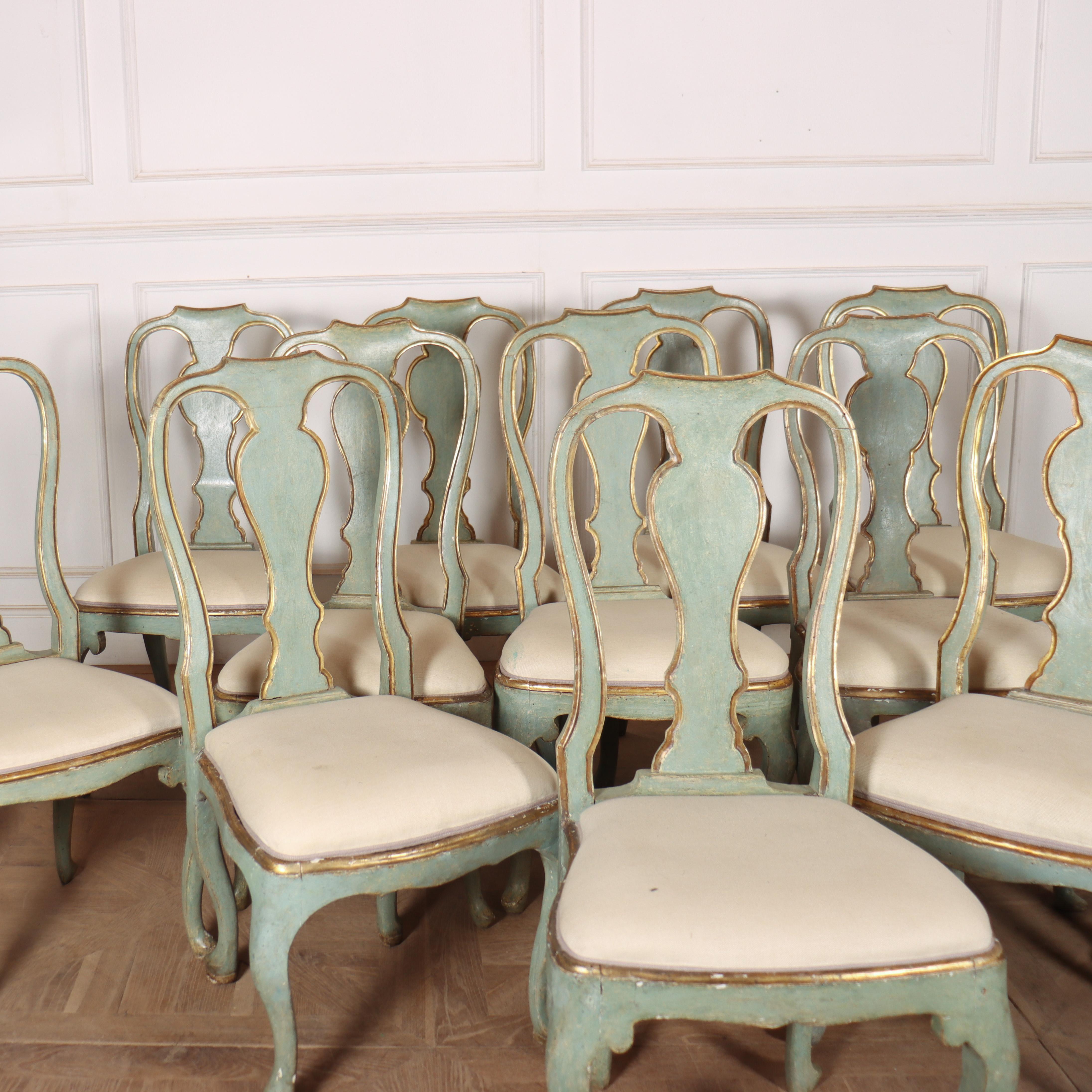 Ensemble de 12 chaises de salle à manger italiennes du XVIIIe siècle, probablement vénitiennes, avec peinture postérieure. 1780.

La hauteur du siège est de 50,8 cm.

Référence interne : C 


Code : 8728

Dimensions :
W: 21