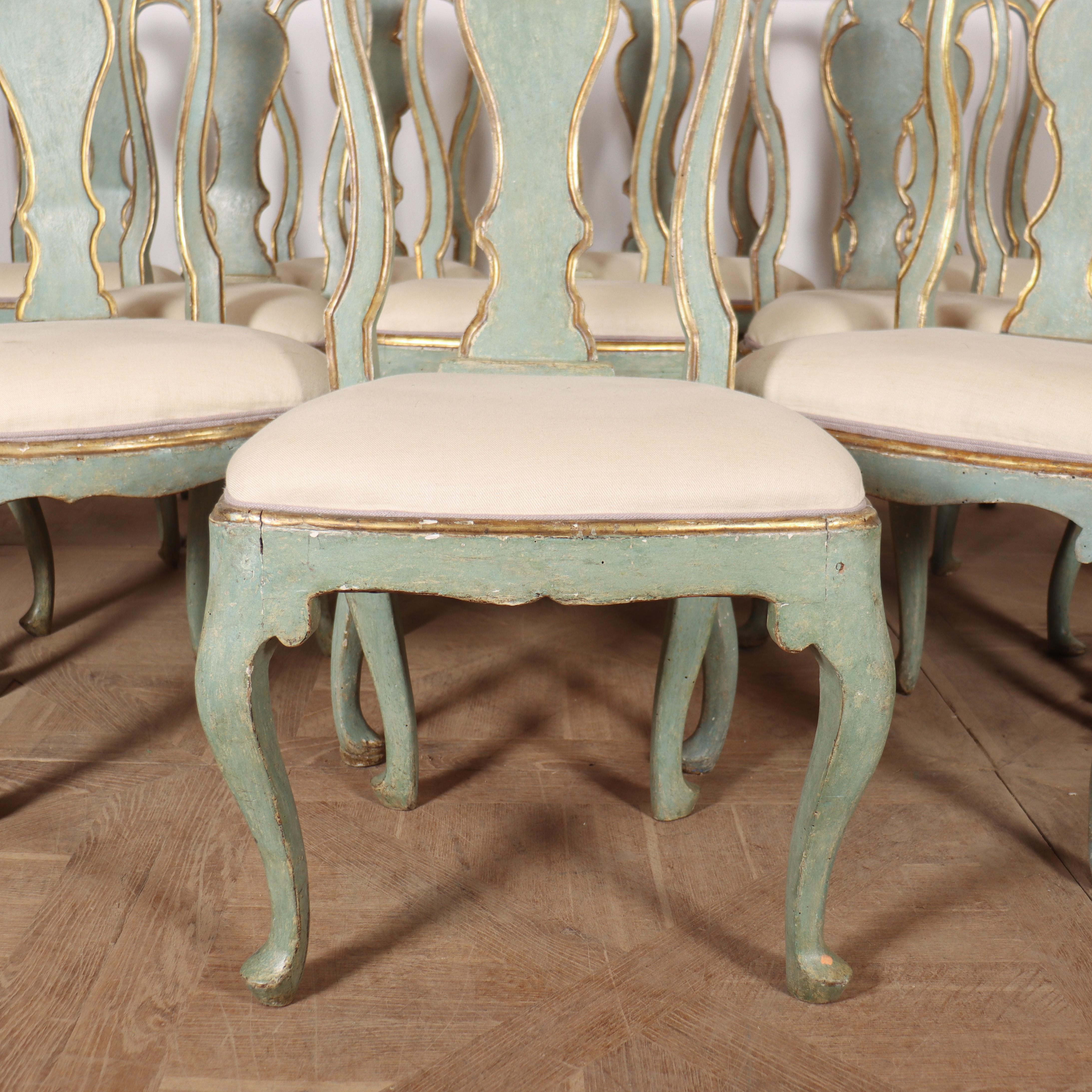 Ensemble de 12 chaises de salle à manger italiennes du 18e siècle Bon état - En vente à Leamington Spa, Warwickshire