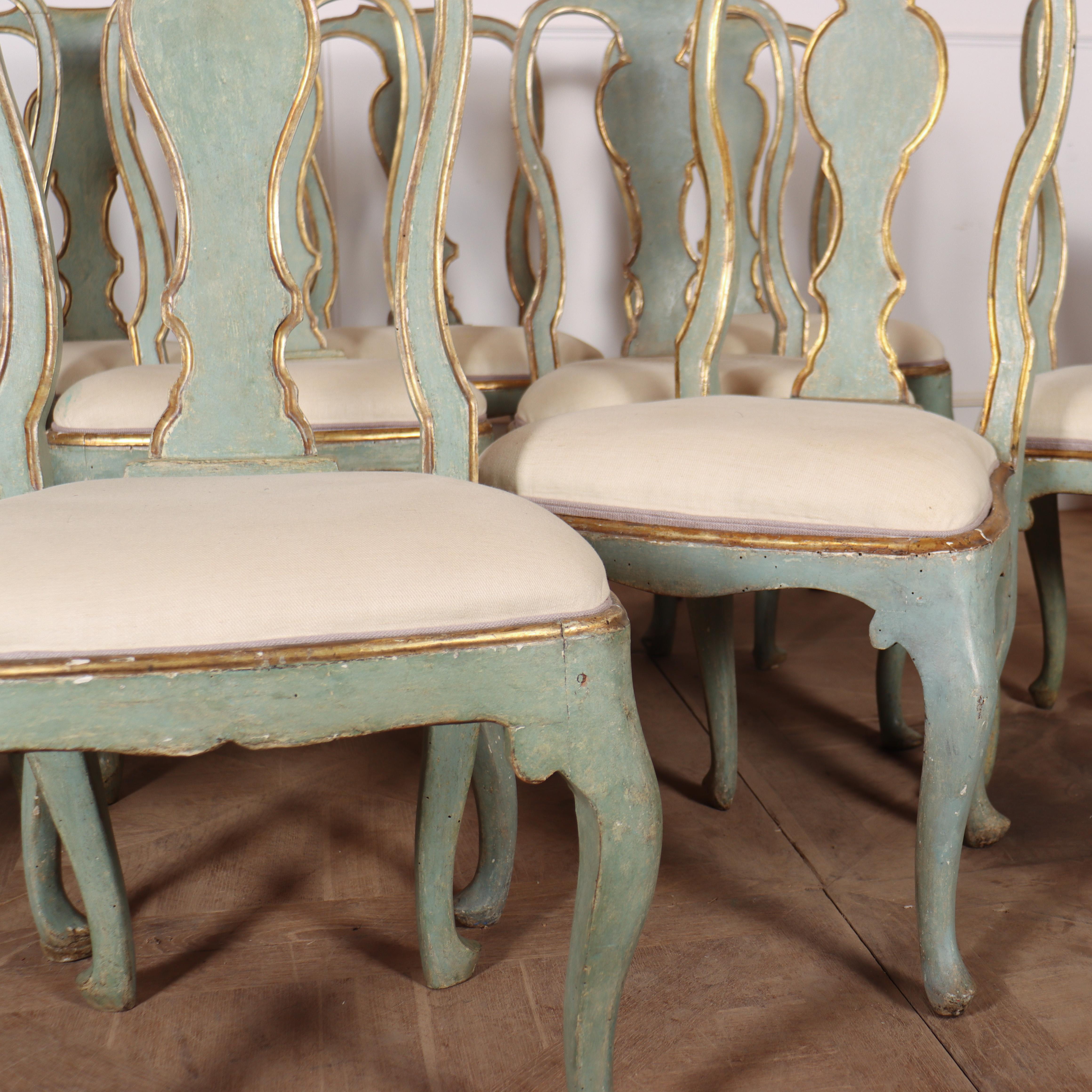 Hêtre Ensemble de 12 chaises de salle à manger italiennes du 18e siècle en vente