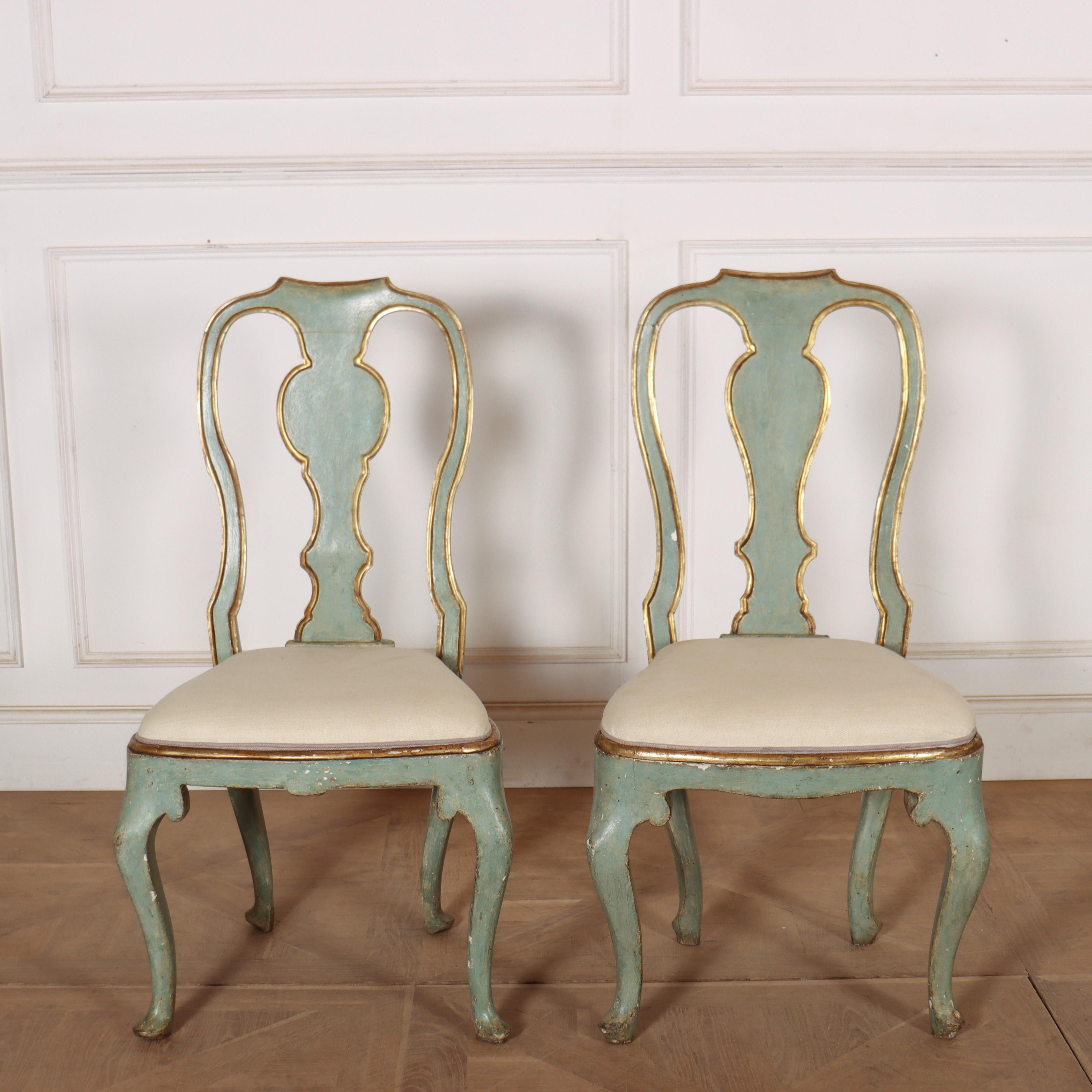 Ensemble de 12 chaises de salle à manger italiennes du 18e siècle en vente 1