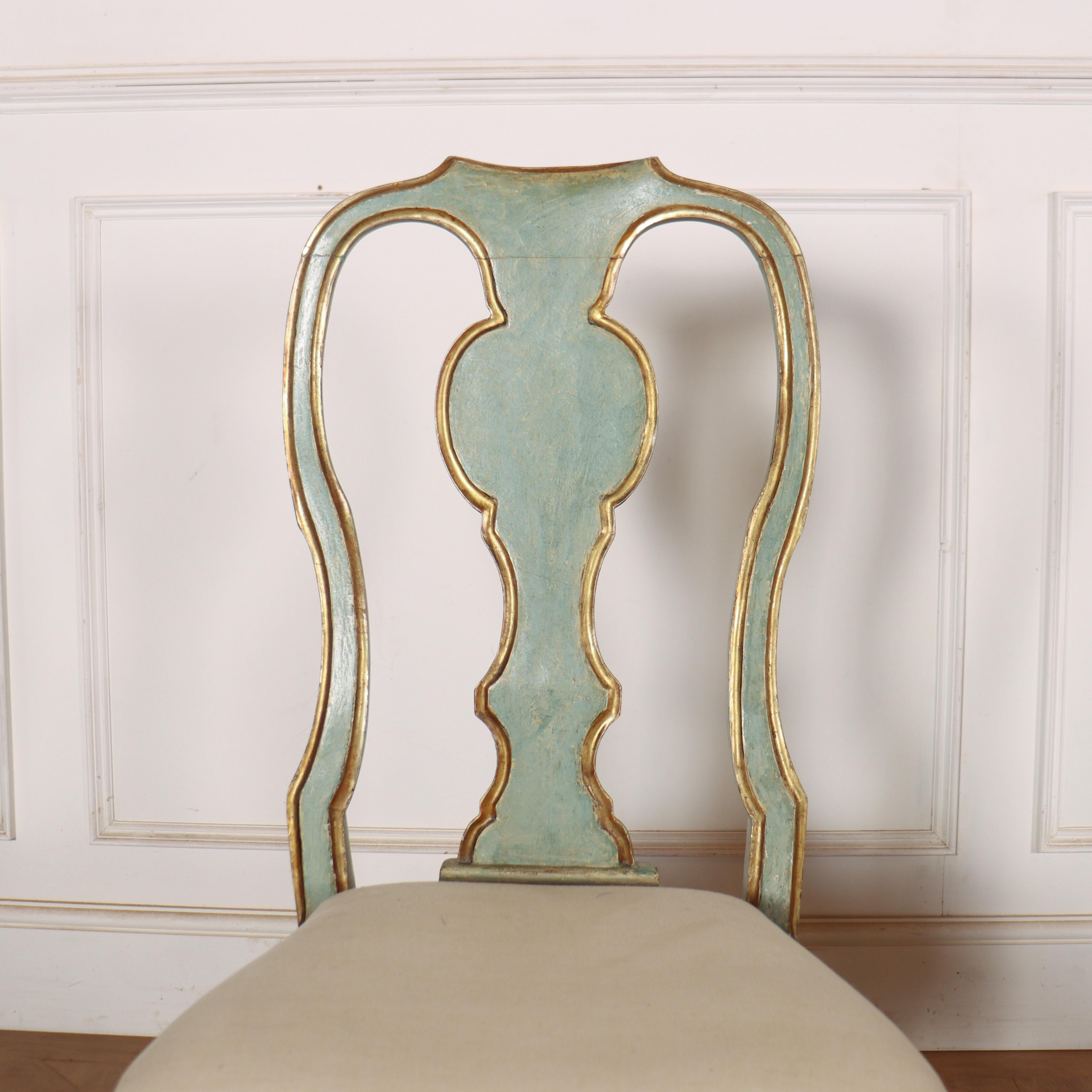 Ensemble de 12 chaises de salle à manger italiennes du 18e siècle en vente 2