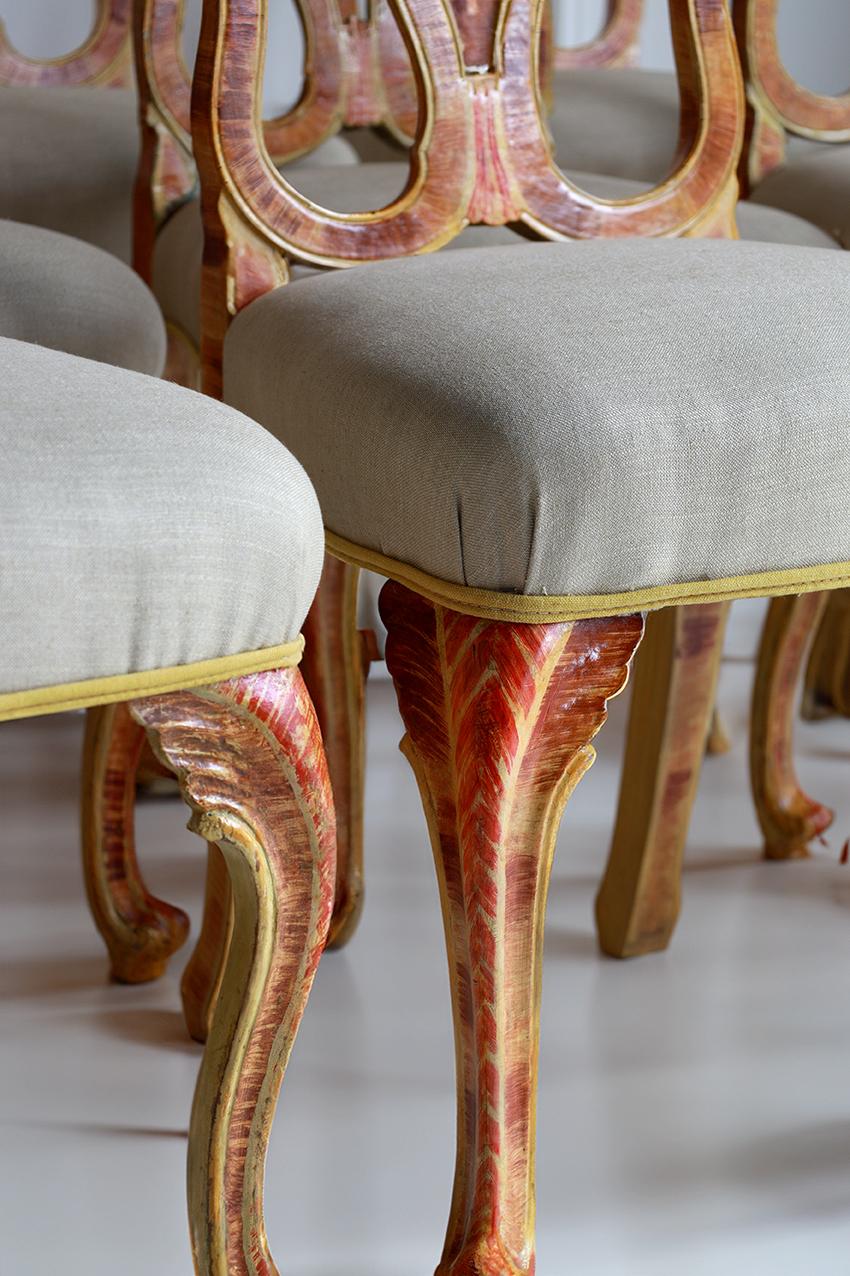 italien Ensemble de 12 chaises de salle à manger peintes vénitiennes en vente