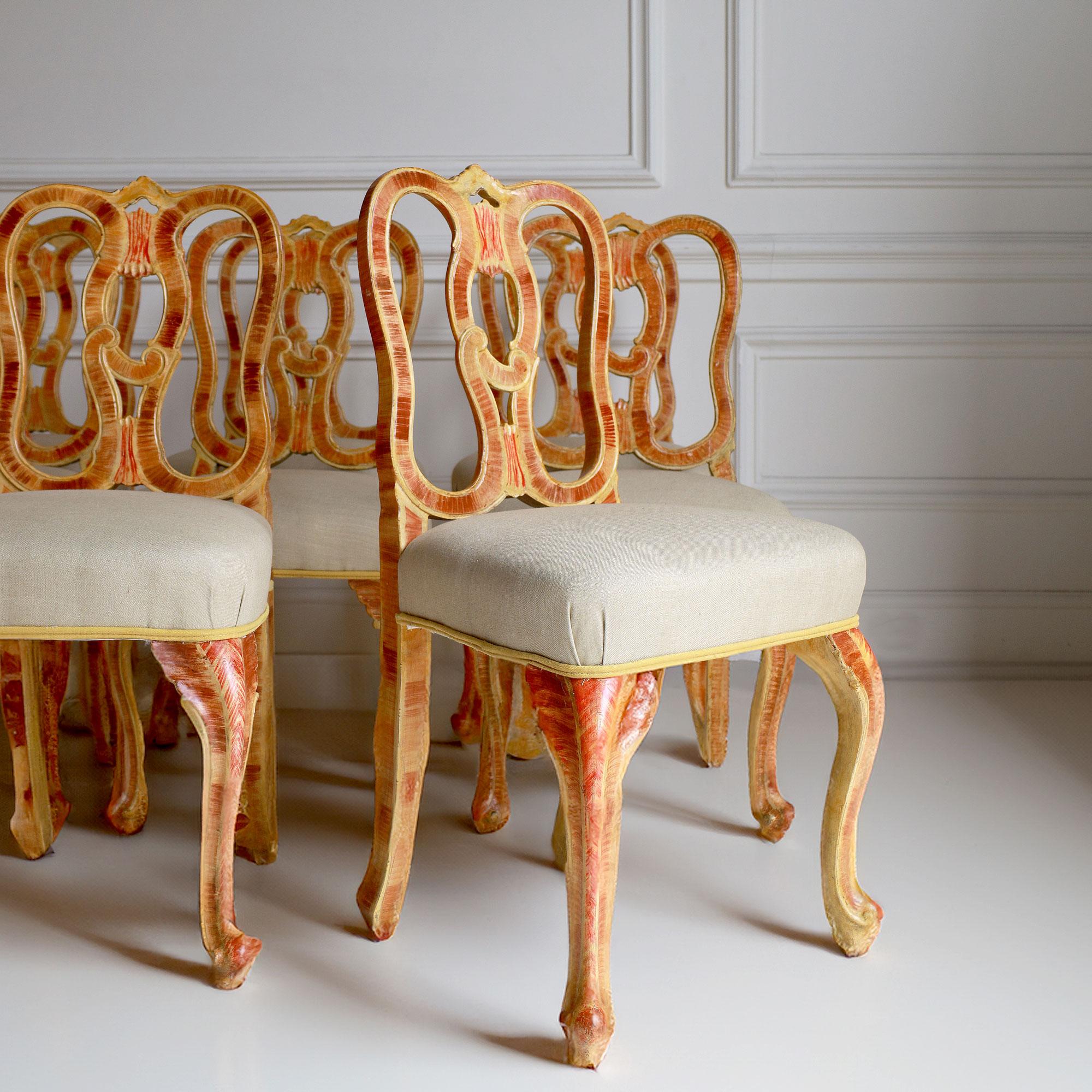 Peint à la main Ensemble de 12 chaises de salle à manger peintes vénitiennes en vente