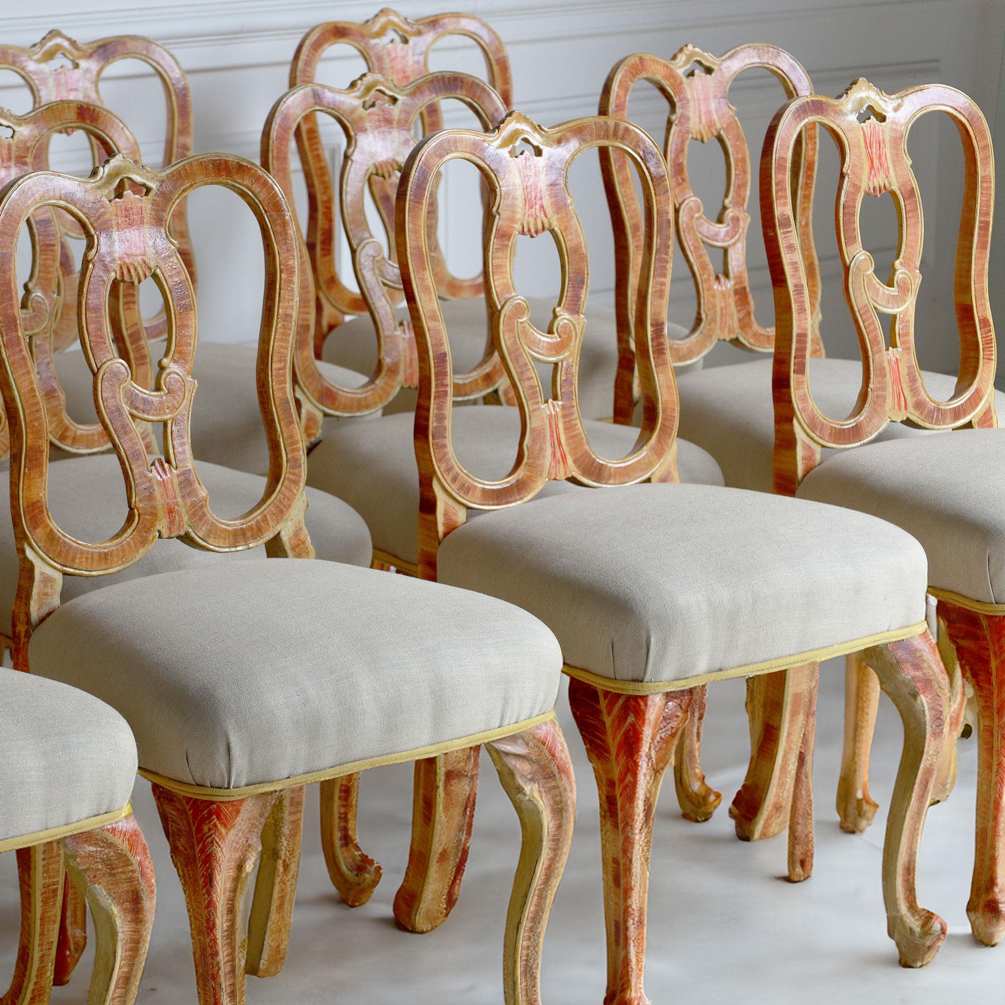 Bois Ensemble de 12 chaises de salle à manger peintes vénitiennes en vente