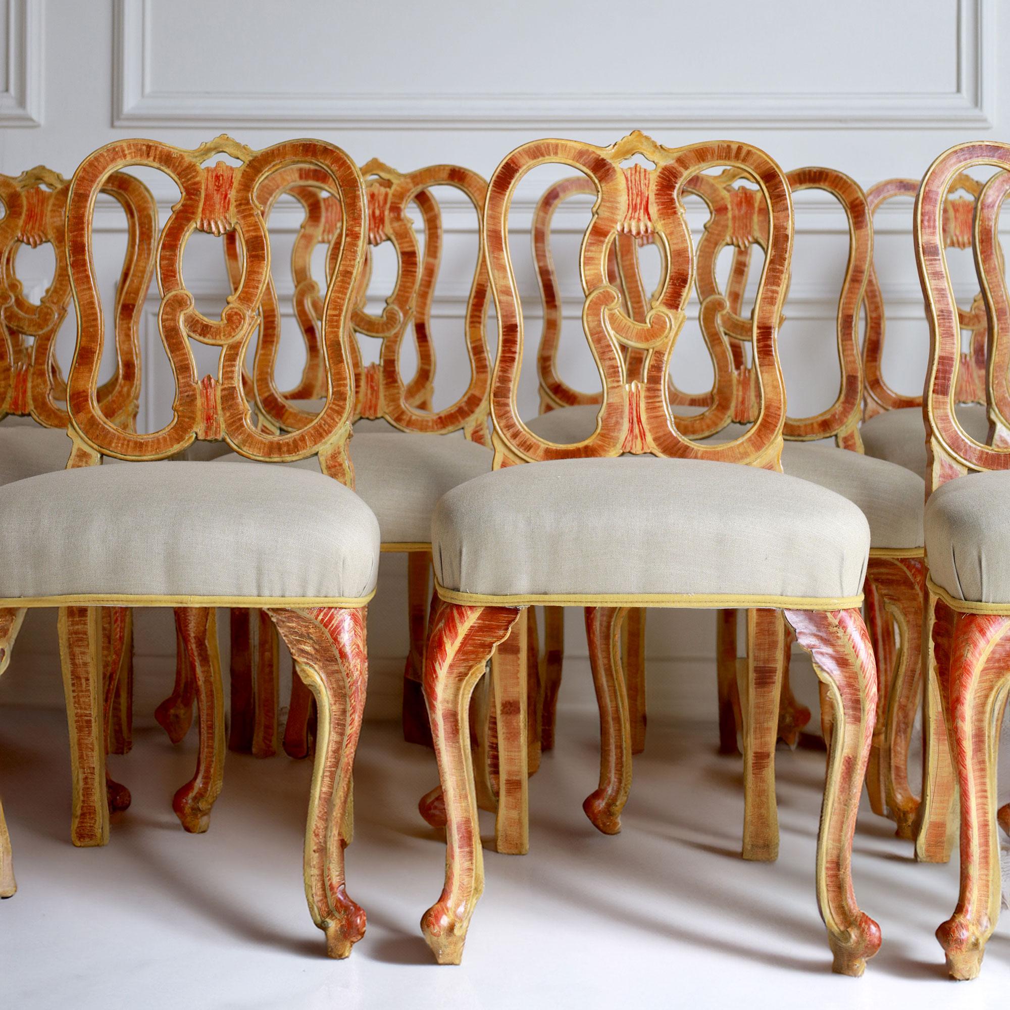 Ensemble de 12 chaises de salle à manger peintes vénitiennes en vente 1