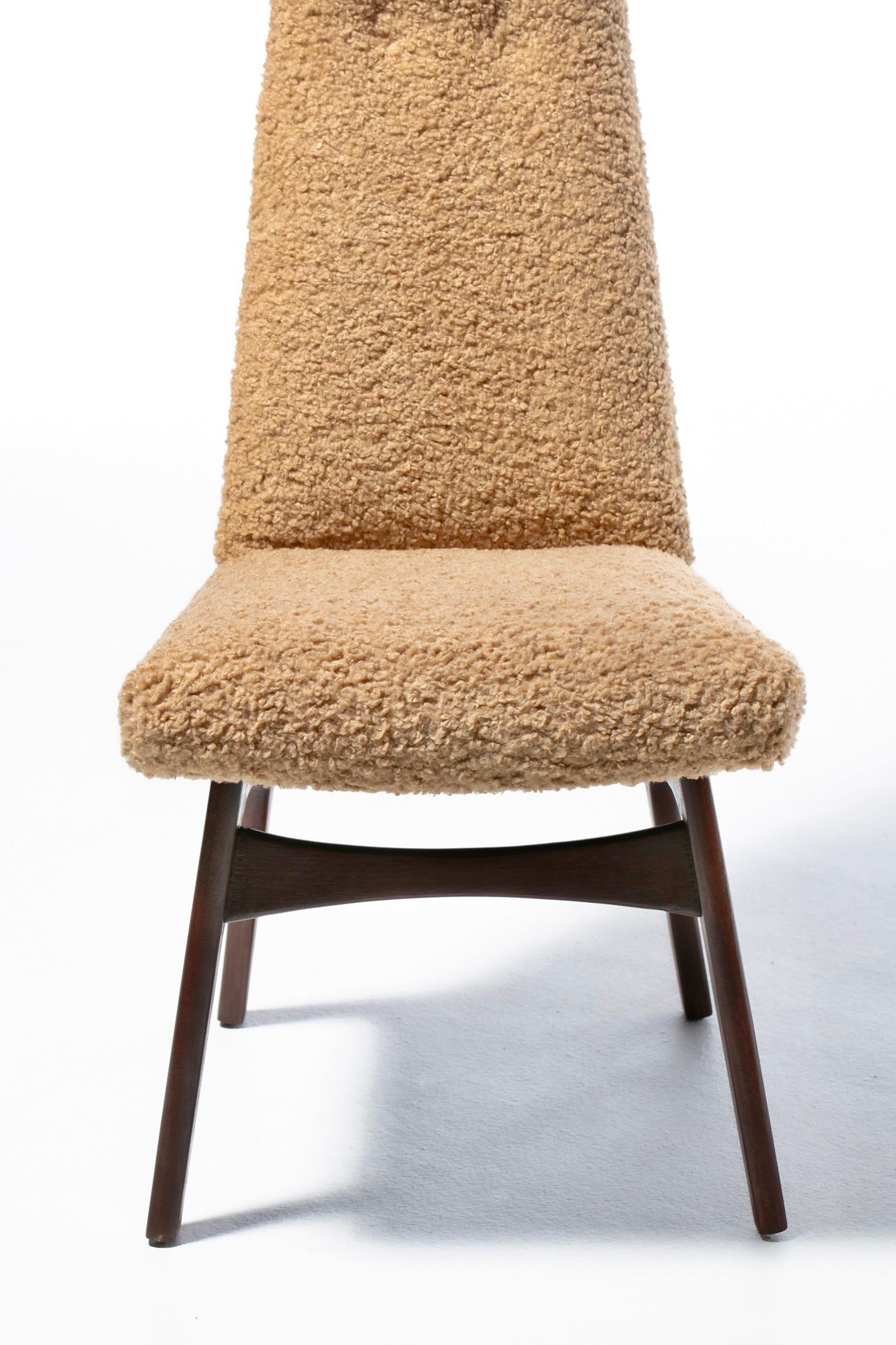 12er-Set Adrian Pearsall Skulpturale Esszimmerstühle mit hoher Rückenlehne aus Latte Bouclé im Angebot 12