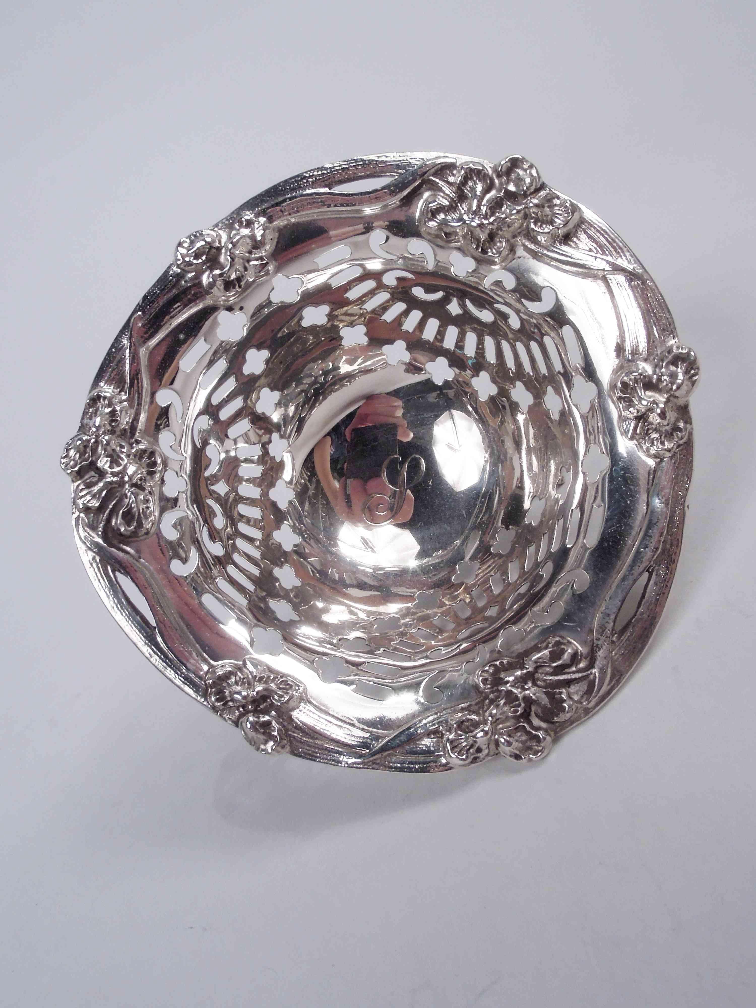 20th Century Set of 12 American Art Nouveau Sterling Silver Nut Dishes For Sale