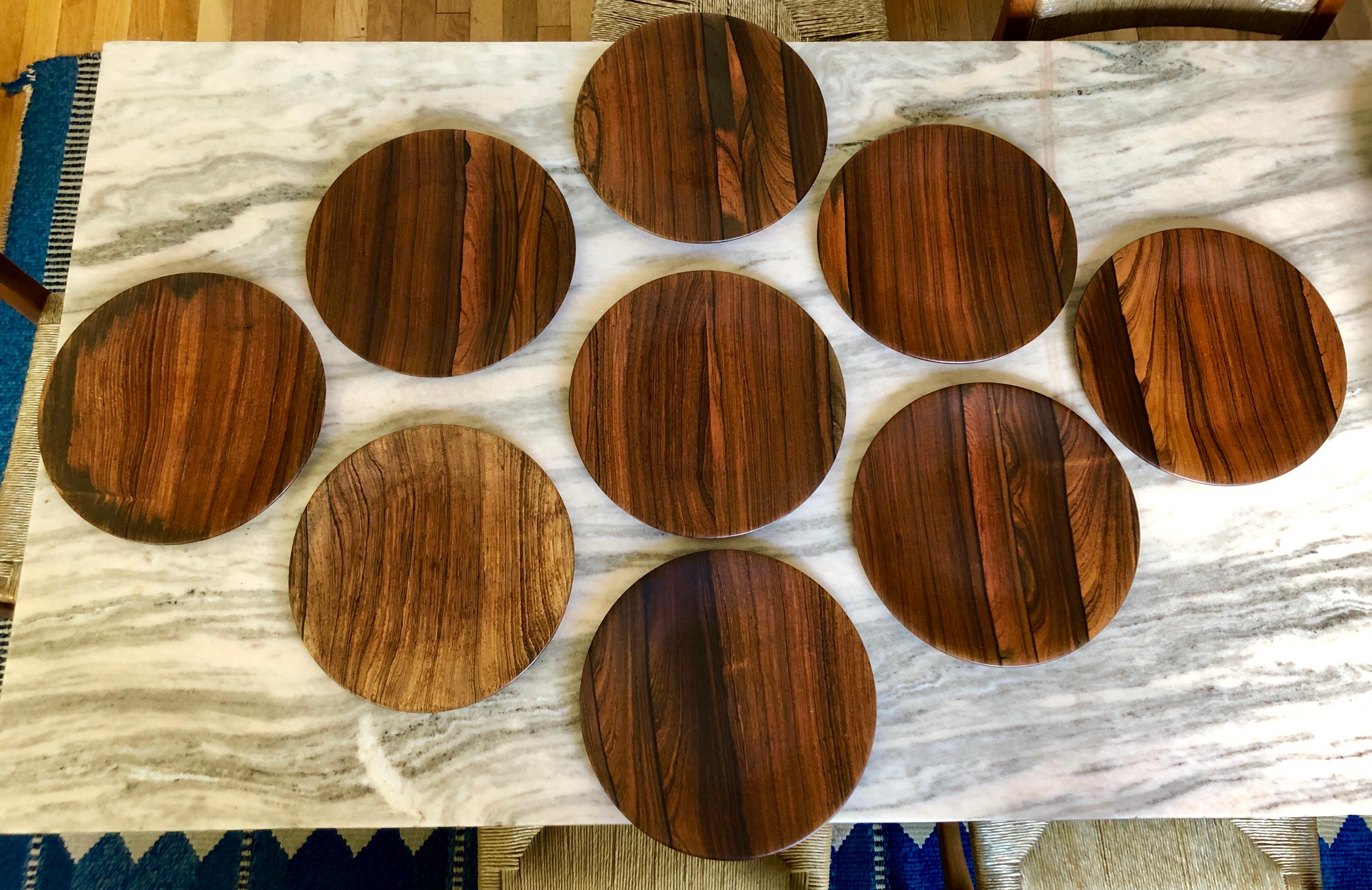 Piatti di copertura torniti a mano in palissandro. In perfette condizioni e con una bella patina. Ciascuna è firmata all'acquaforte 