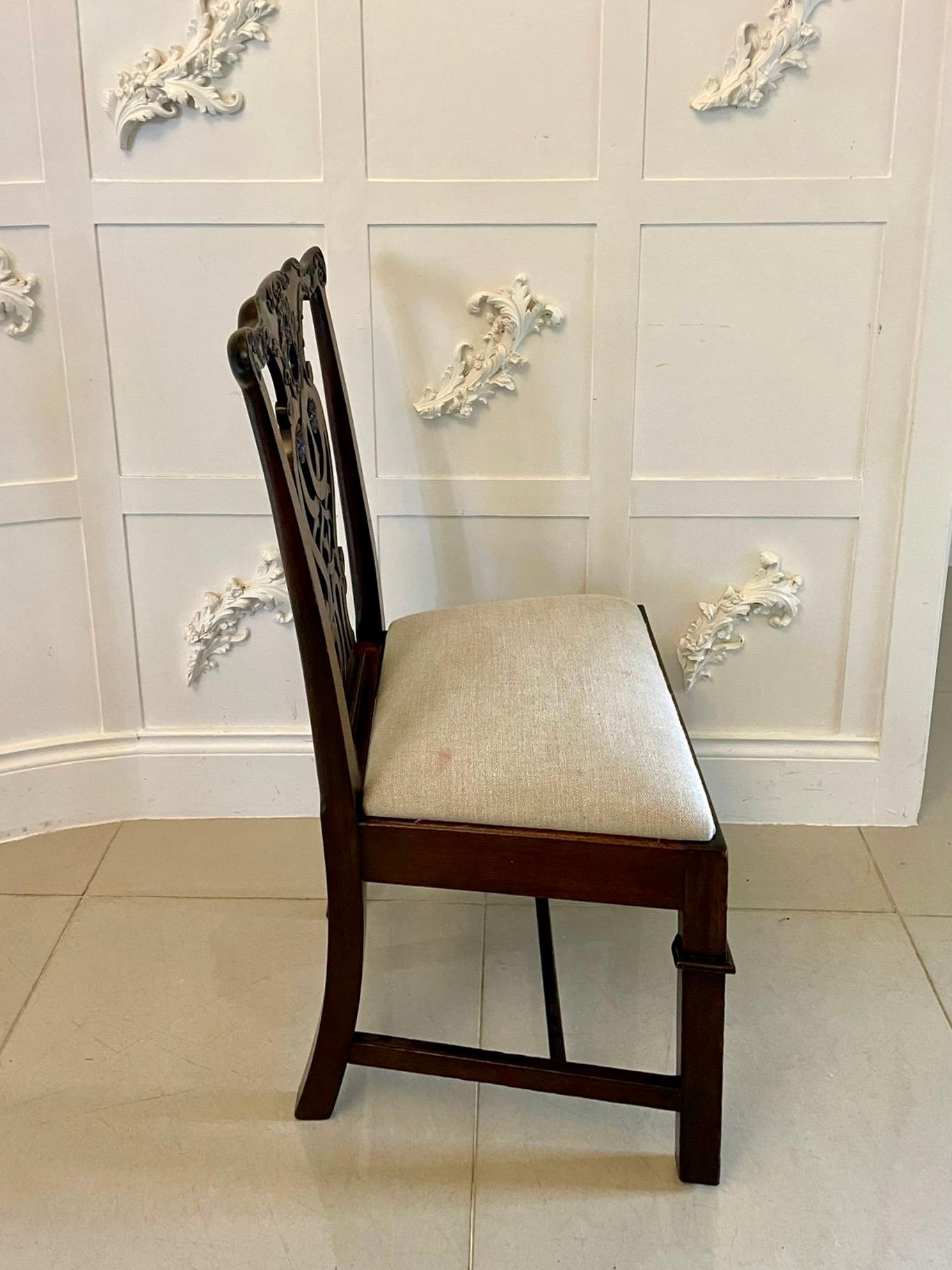 Satz von 12 antiken geschnitzten Mahagoni Chippendale Stühlen aus dem 18. im Zustand „Gut“ im Angebot in Suffolk, GB