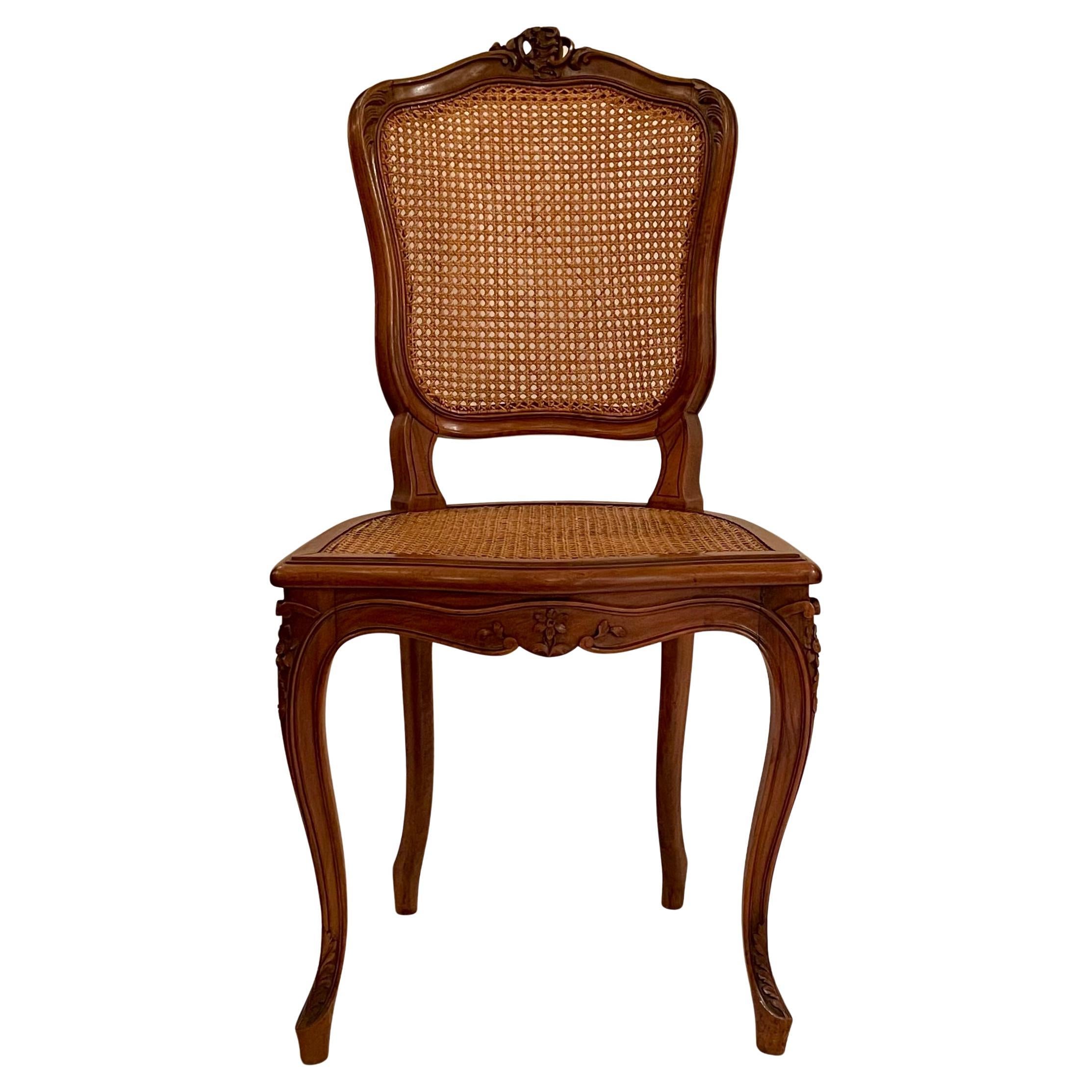Set of 12 Antique 19th Century French Carved Walnut Dining Chairs. In Good Condition For Sale In New Orleans, LA