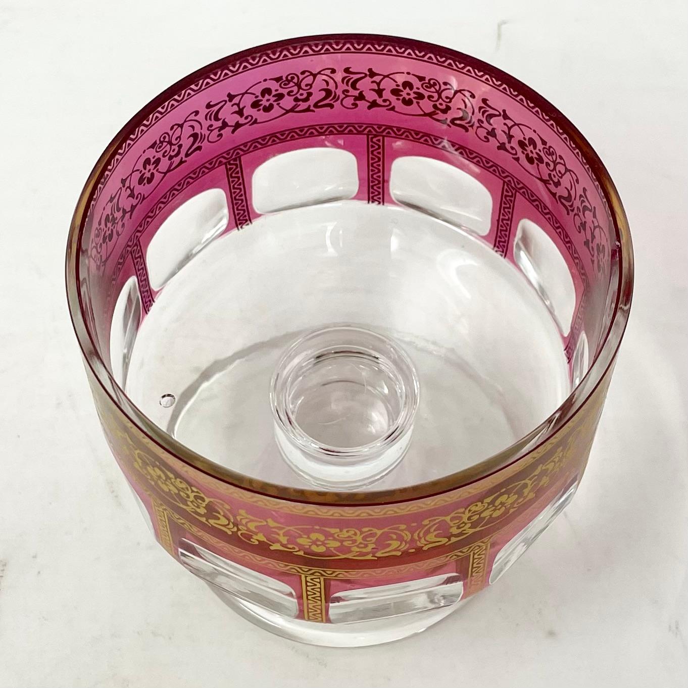 Ensemble de 12 coupes à dessert anciennes en cristal taillé, canneberge et détails dorés, vers 1920 en vente 1