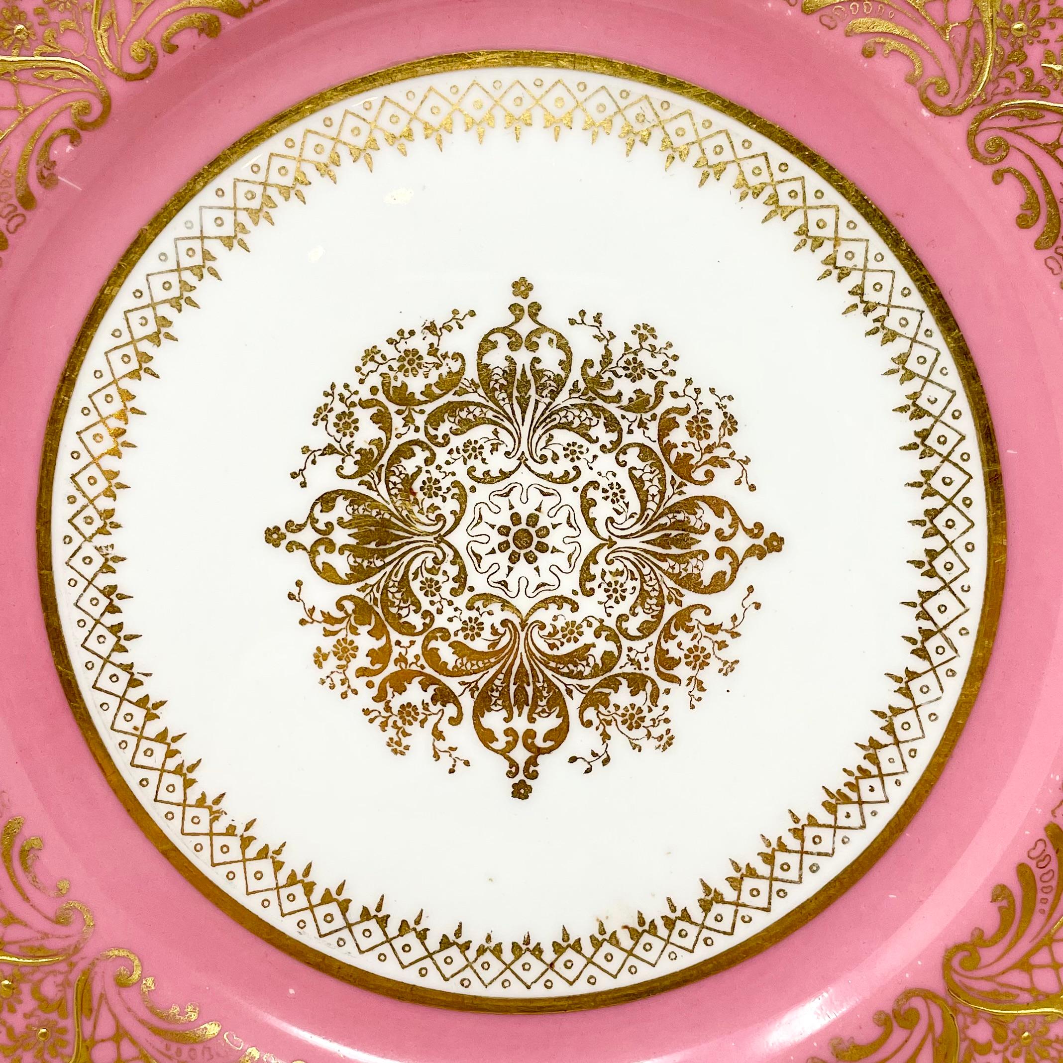 XIXe siècle Ensemble de 12 assiettes à dessert anciennes en porcelaine rose et or de Royal Doulton. en vente