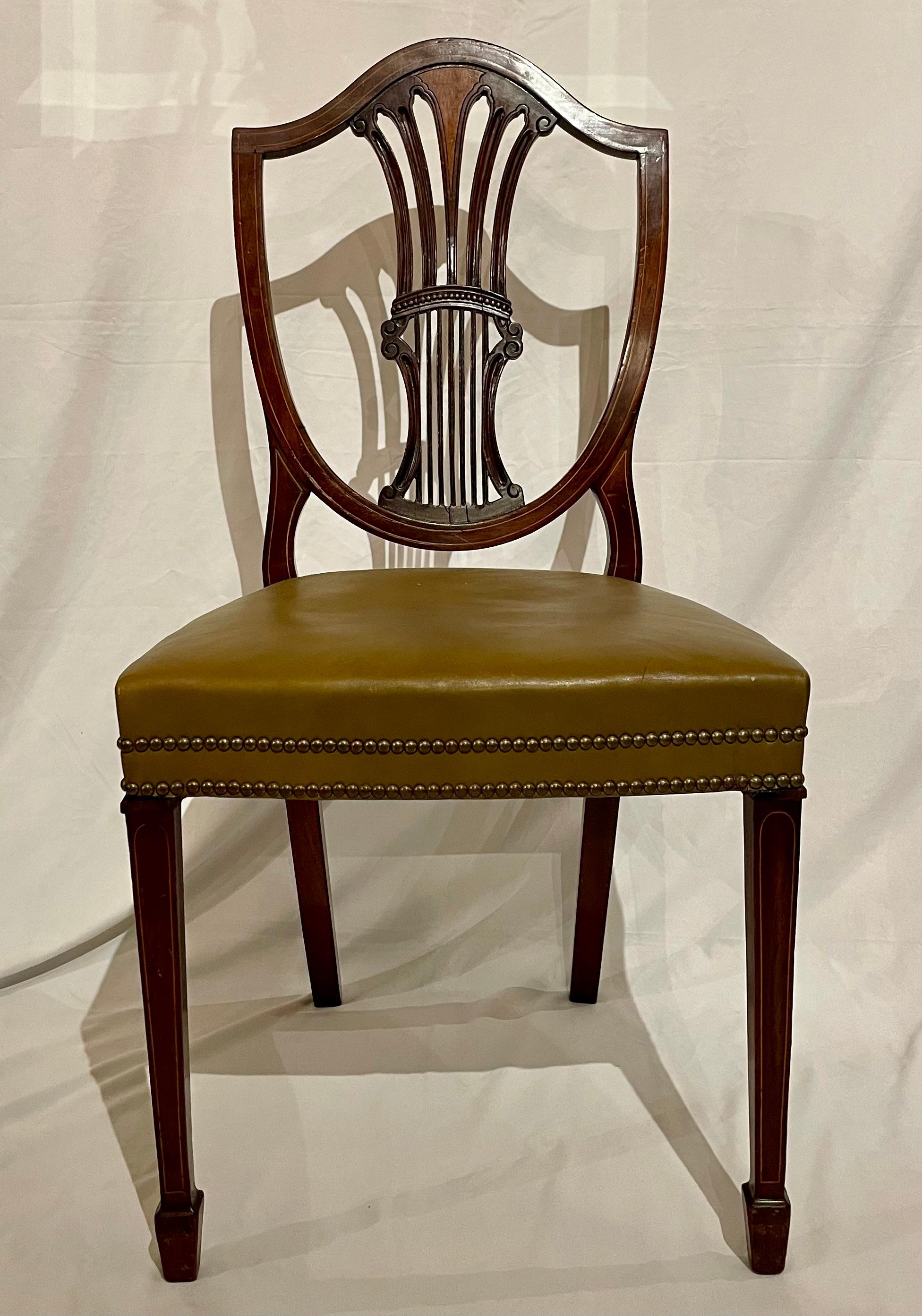 Juego de 12 Sillas de Comedor Sheraton Inglesas Antiguas de Caoba y Cuero Circa Años 1920 en venta 5