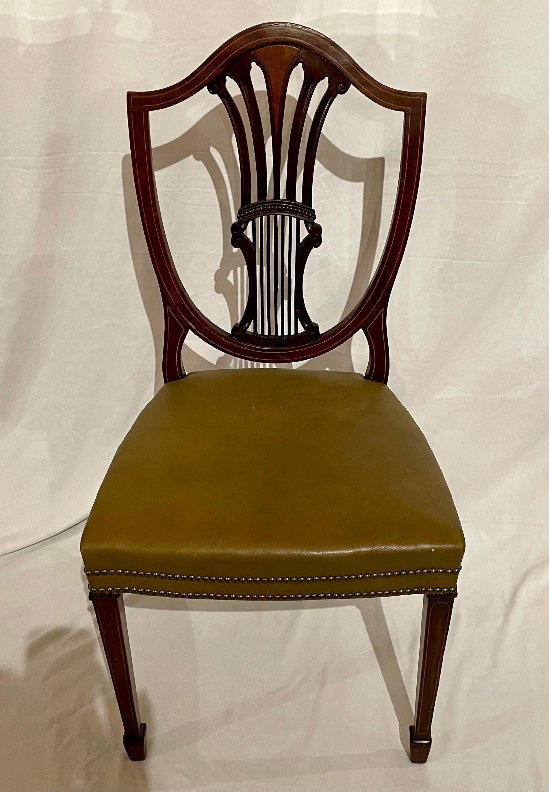 Juego de 12 Sillas de Comedor Sheraton Inglesas Antiguas de Caoba y Cuero Circa Años 1920 en venta 6