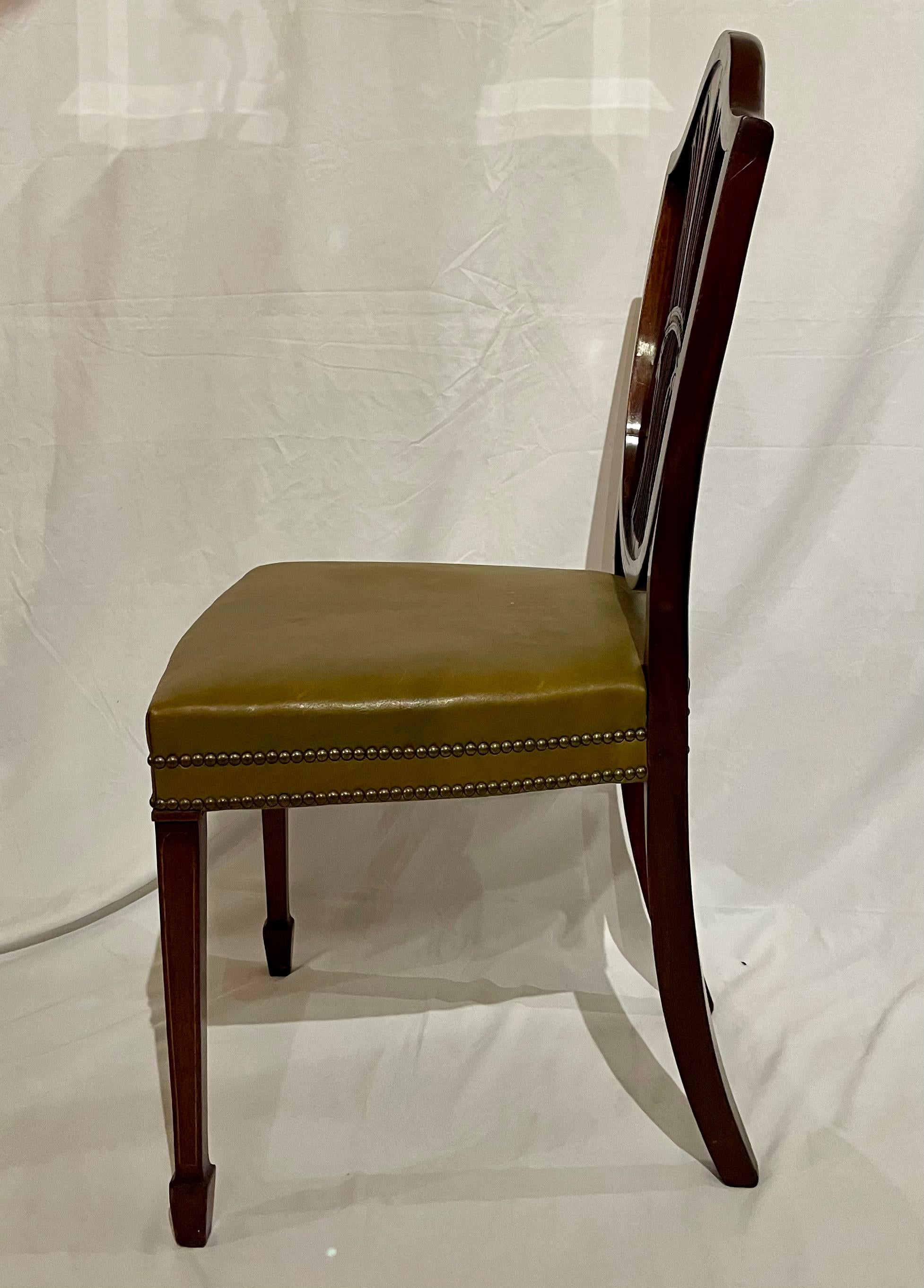 Juego de 12 Sillas de Comedor Sheraton Inglesas Antiguas de Caoba y Cuero Circa Años 1920 en venta 7
