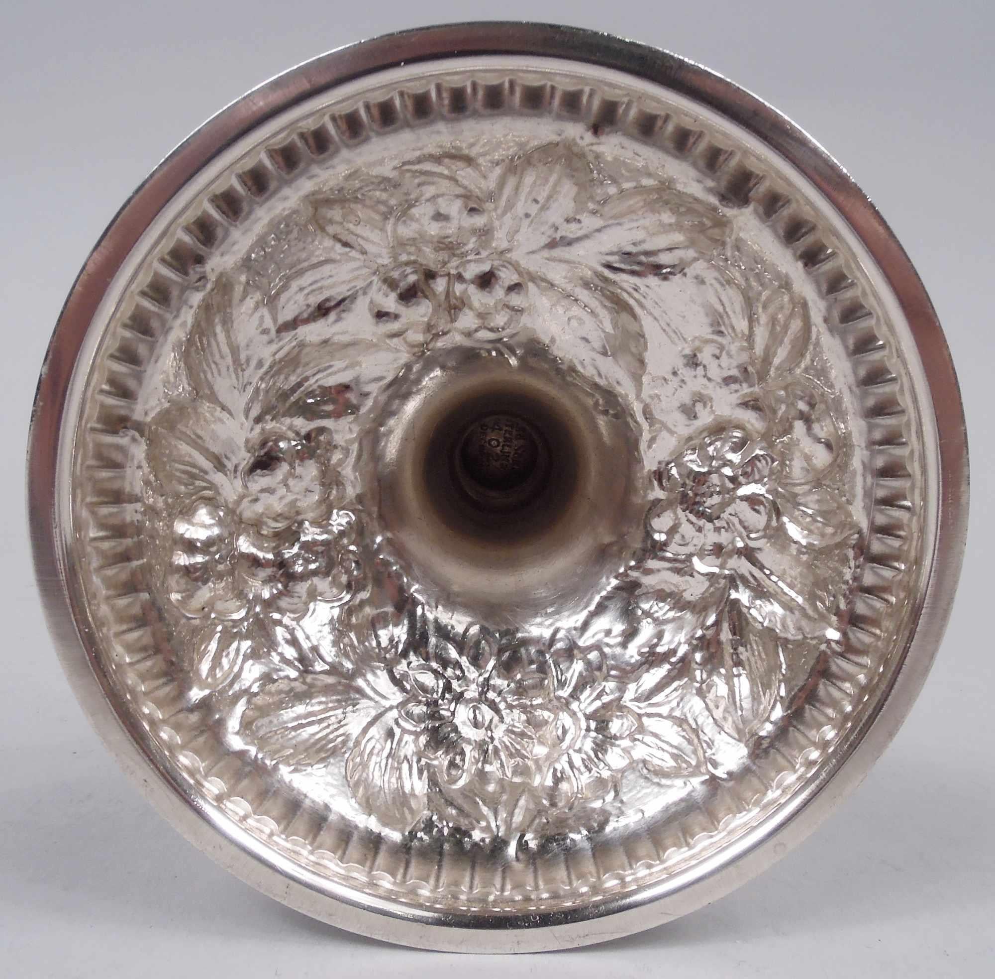 Ensemble de 12 gobelets anciens Kirk Baltimore en argent sterling repoussé en vente 1