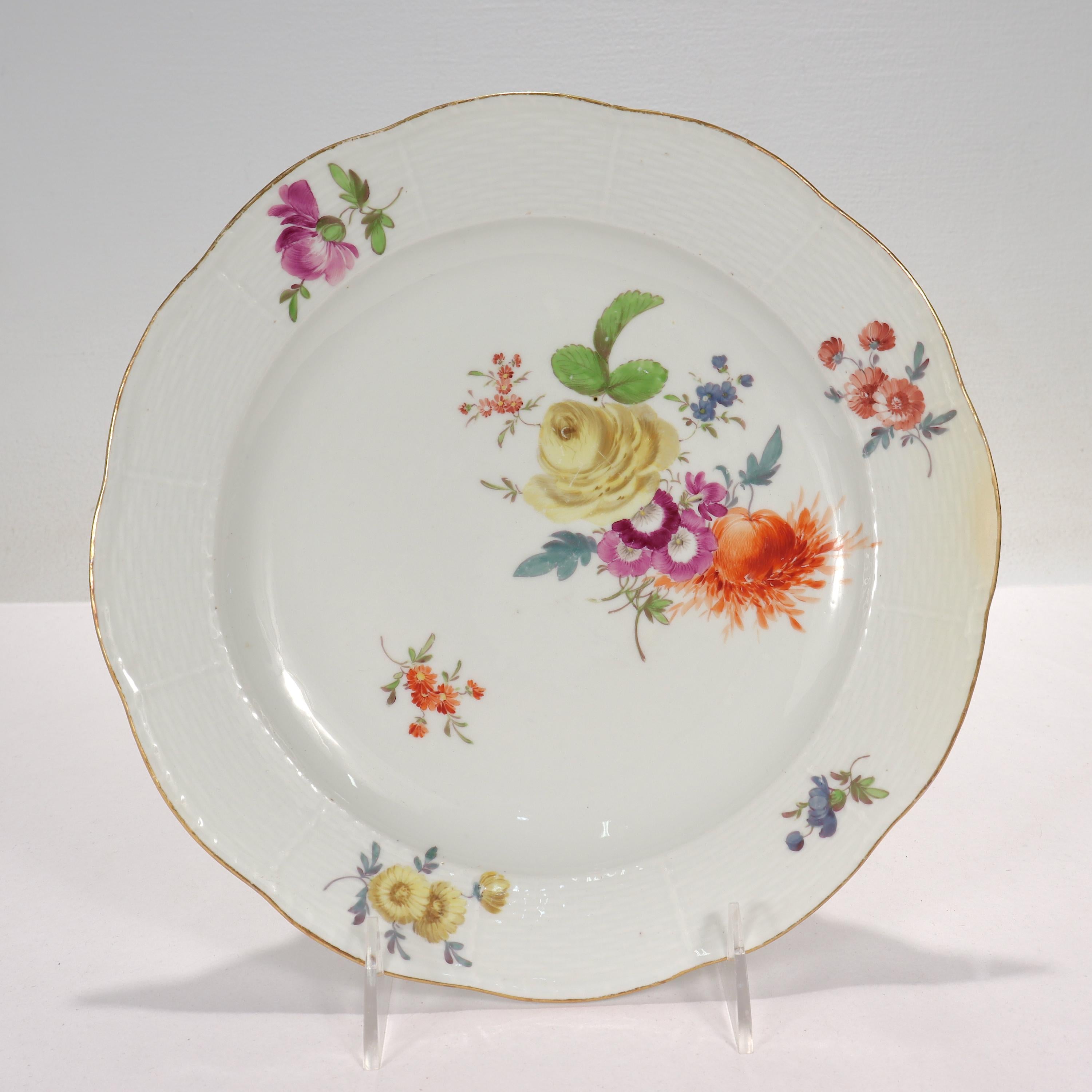 Metà XVIII secolo Set di 12 piatti antichi di Meissen Porcelain con motivo 'Old Ozier' per la tavola o la cena in vendita