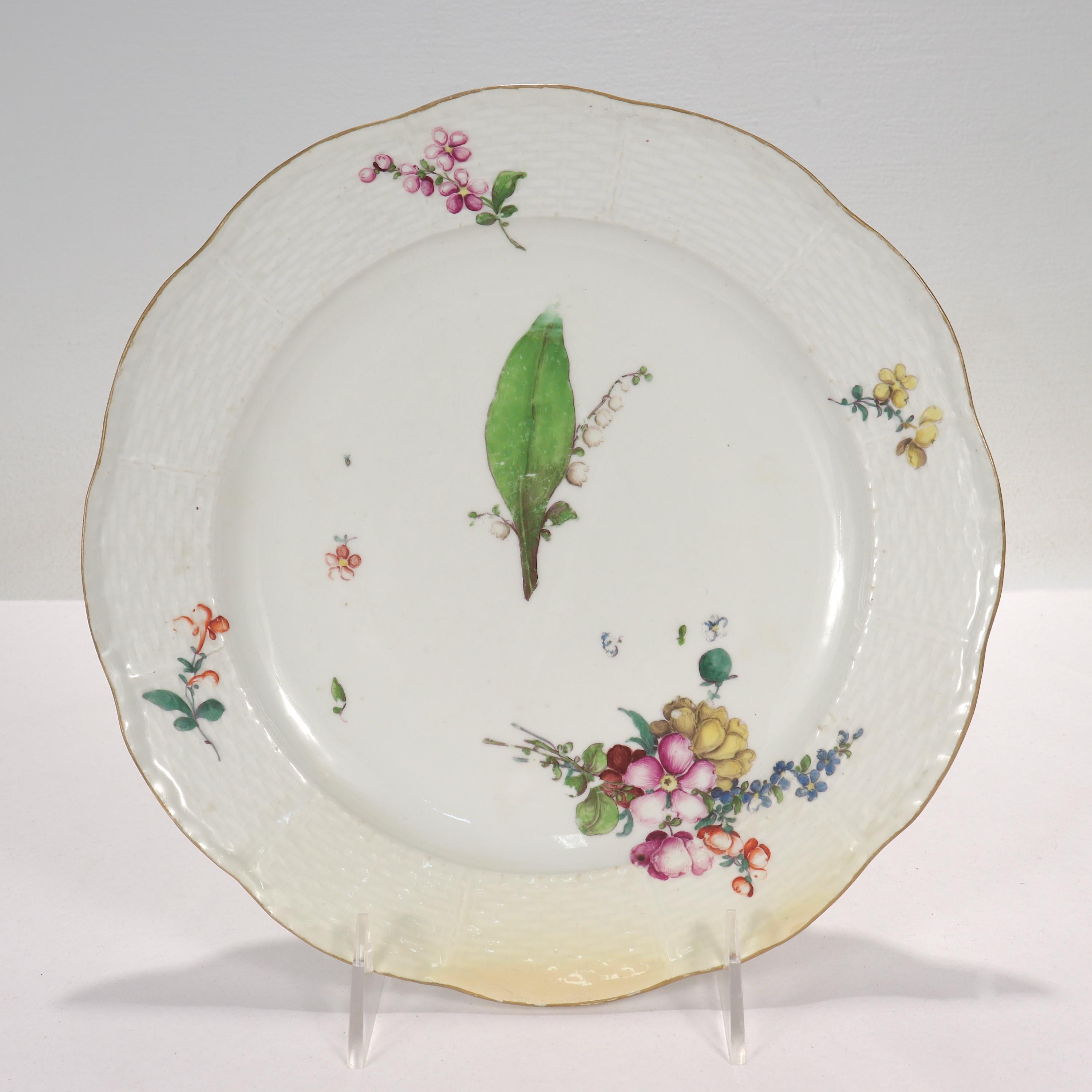 Porcellana Set di 12 piatti antichi di Meissen Porcelain con motivo 'Old Ozier' per la tavola o la cena in vendita
