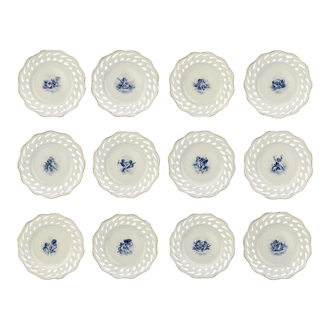 Set di 12 piatti da credenza antichi di Meissen Porcelain Reticulated con cherubini