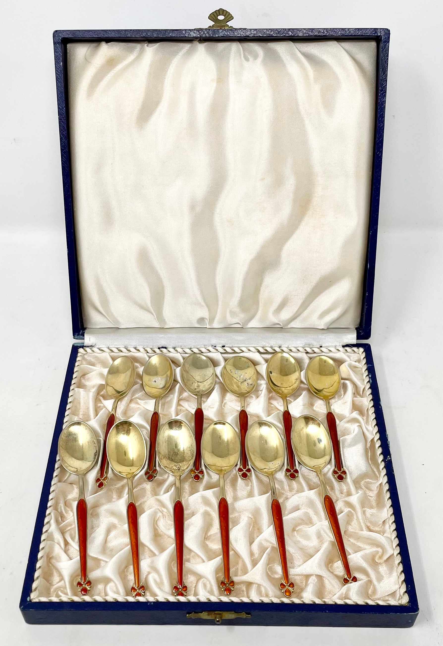 Norvégien Ensemble de 12 cuillères à Demi-Tasse norvégiennes anciennes en argent sterling et émail, vers 1910 en vente