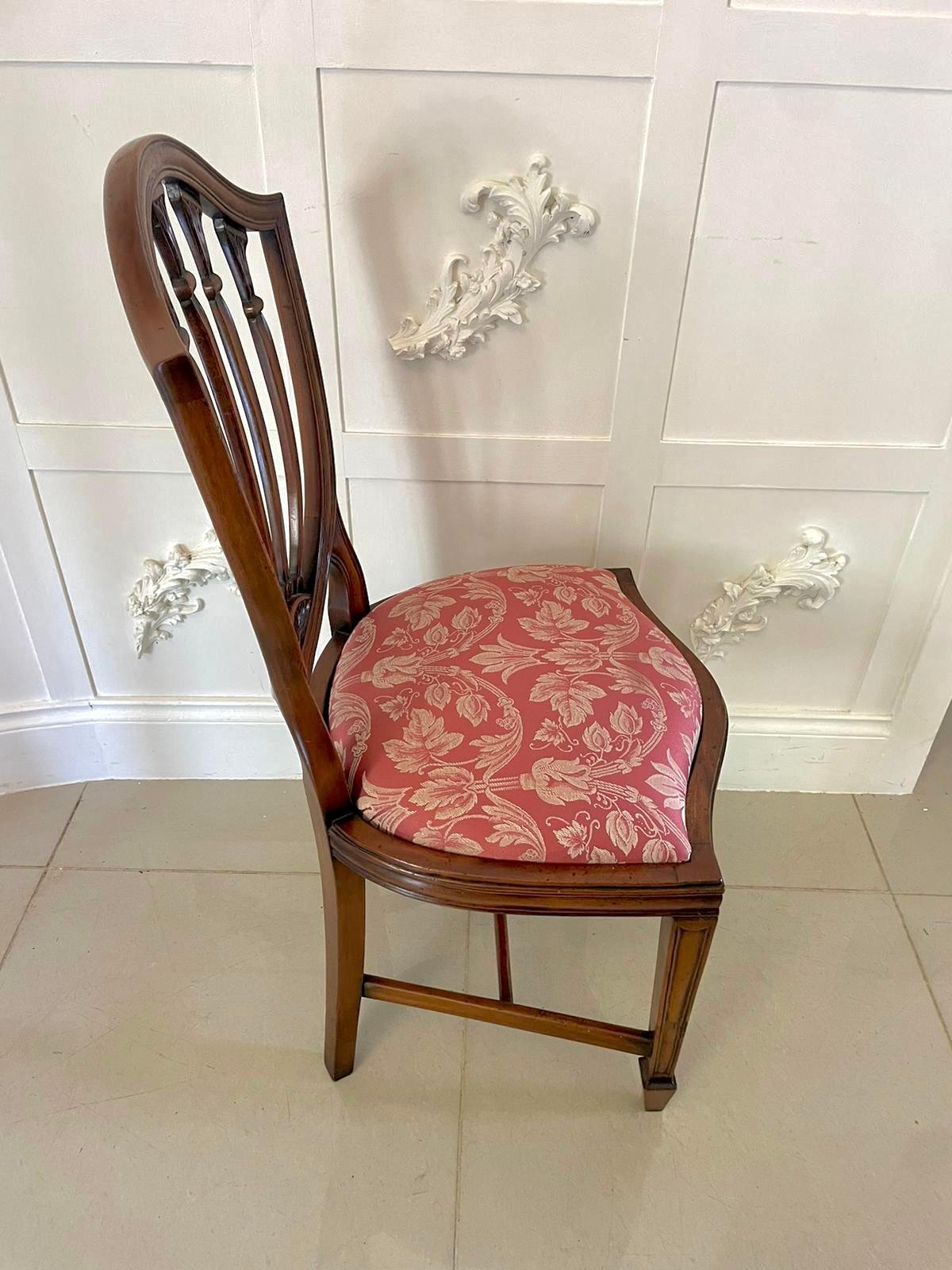 Set of 12 Antique Quality Mahogany Shield Shaped Back Dining Chairs  In Good Condition In Suffolk, GB