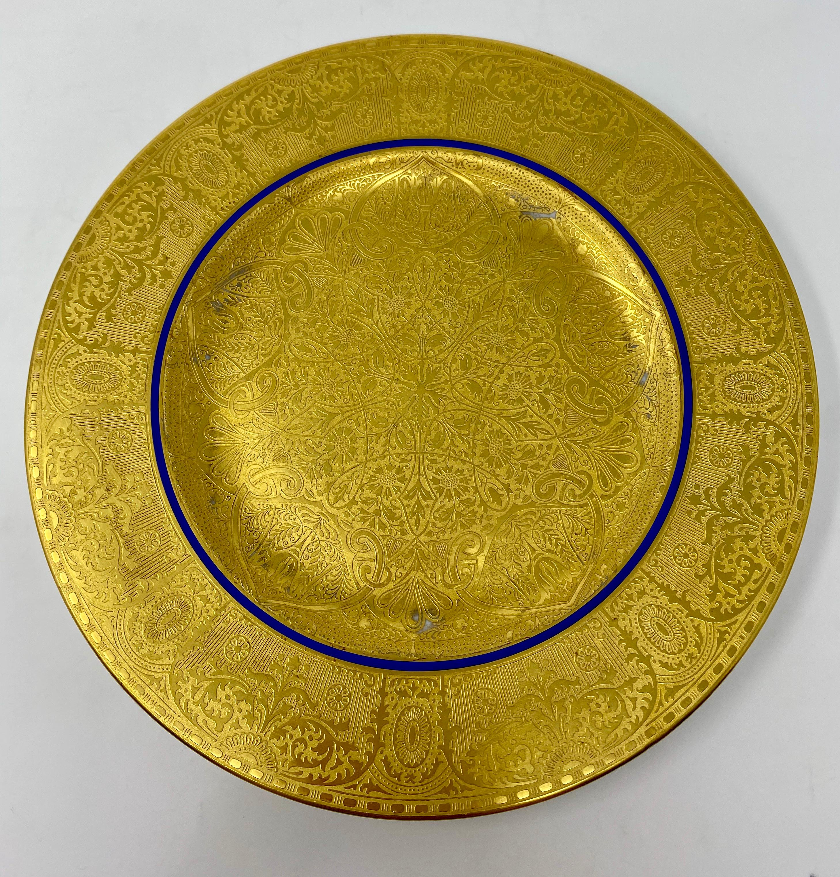 19th Century Set of 12 Antique Royal Bavarian 22-Karat Gold Serving Plates, circa 1890