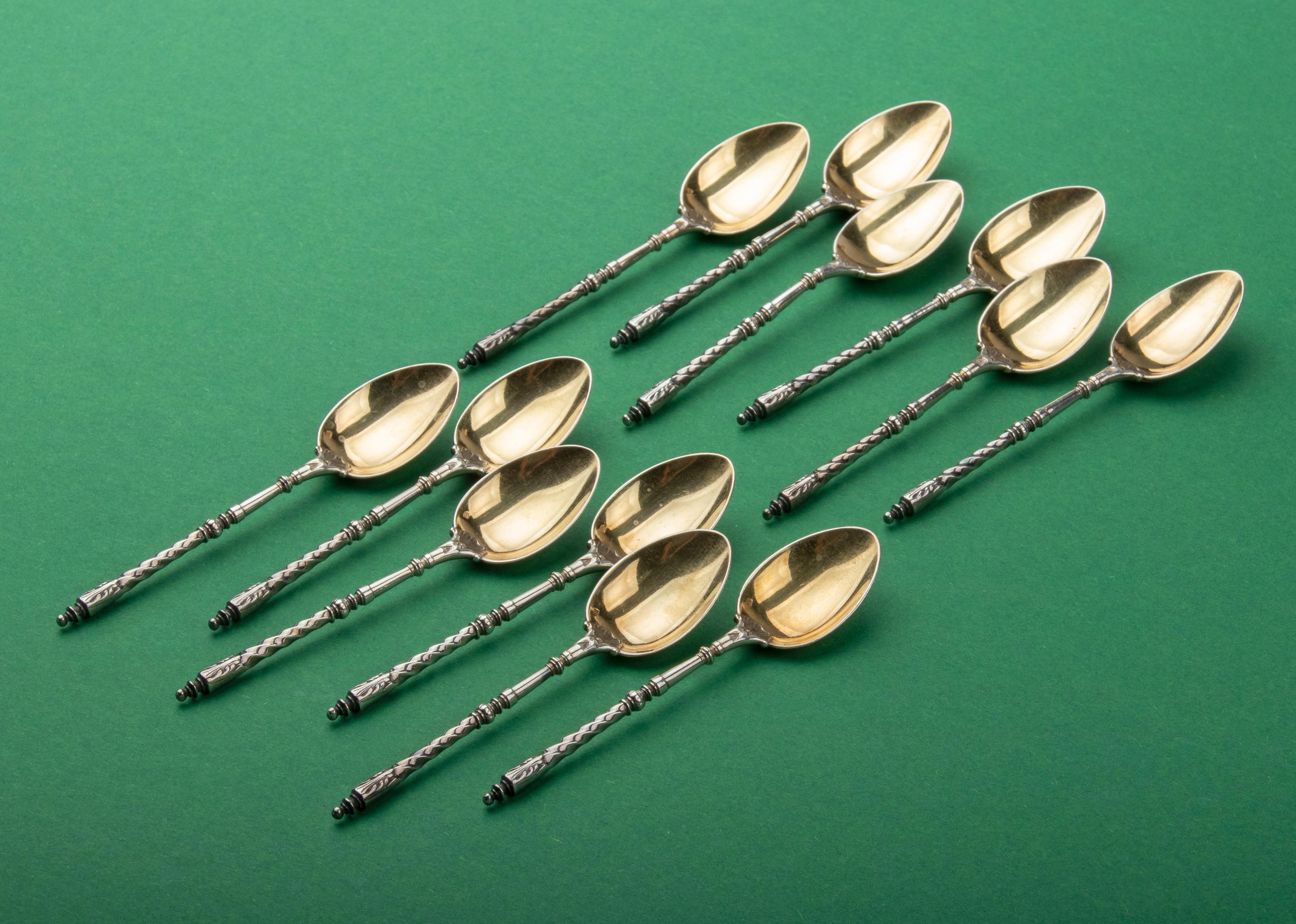 Ensemble de 12 cuillères à thé anciennes en métal argenté et doré fabriquées par Christofle en vente 6