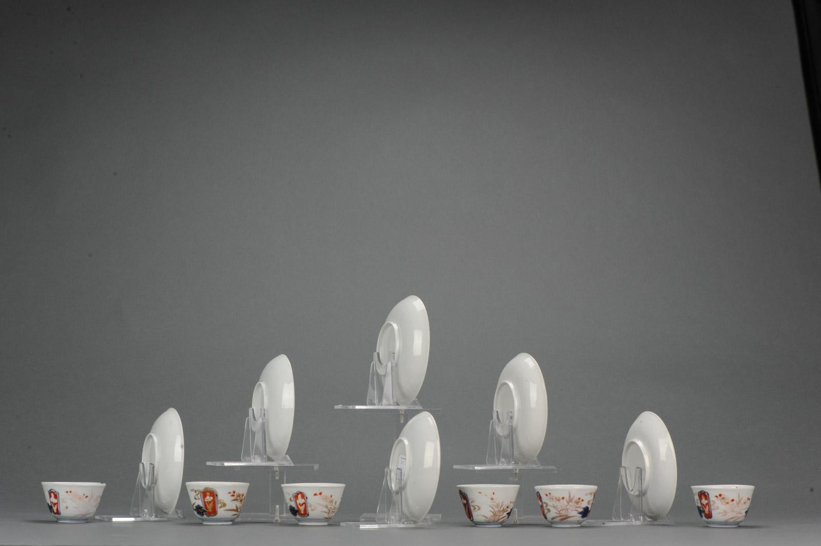 Set von 12 antiken, Super-Japanischen Porzellan-Teeschalen-Tasse/Tasse mit Untertasse und Blumen, 18C im Zustand „Gut“ im Angebot in Amsterdam, Noord Holland