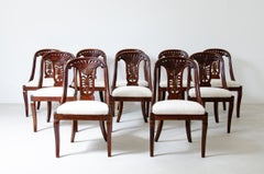 Set di 12 sedie a pozzetto in noce antico, periodo Charles X