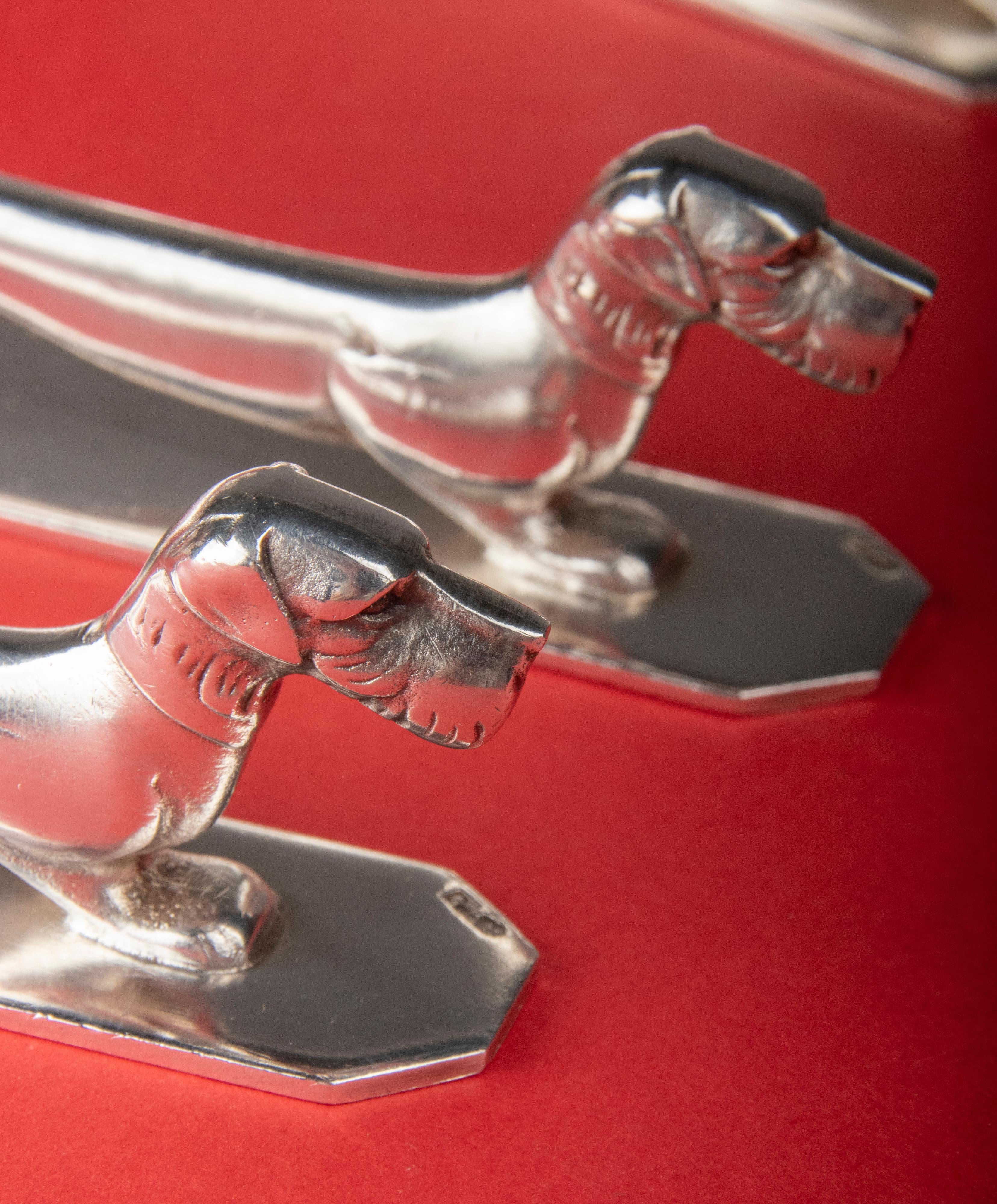 Plaqué argent Ensemble de 12 porte-couteaux Art Déco à animaux en métal argenté fabriqués par Apollo