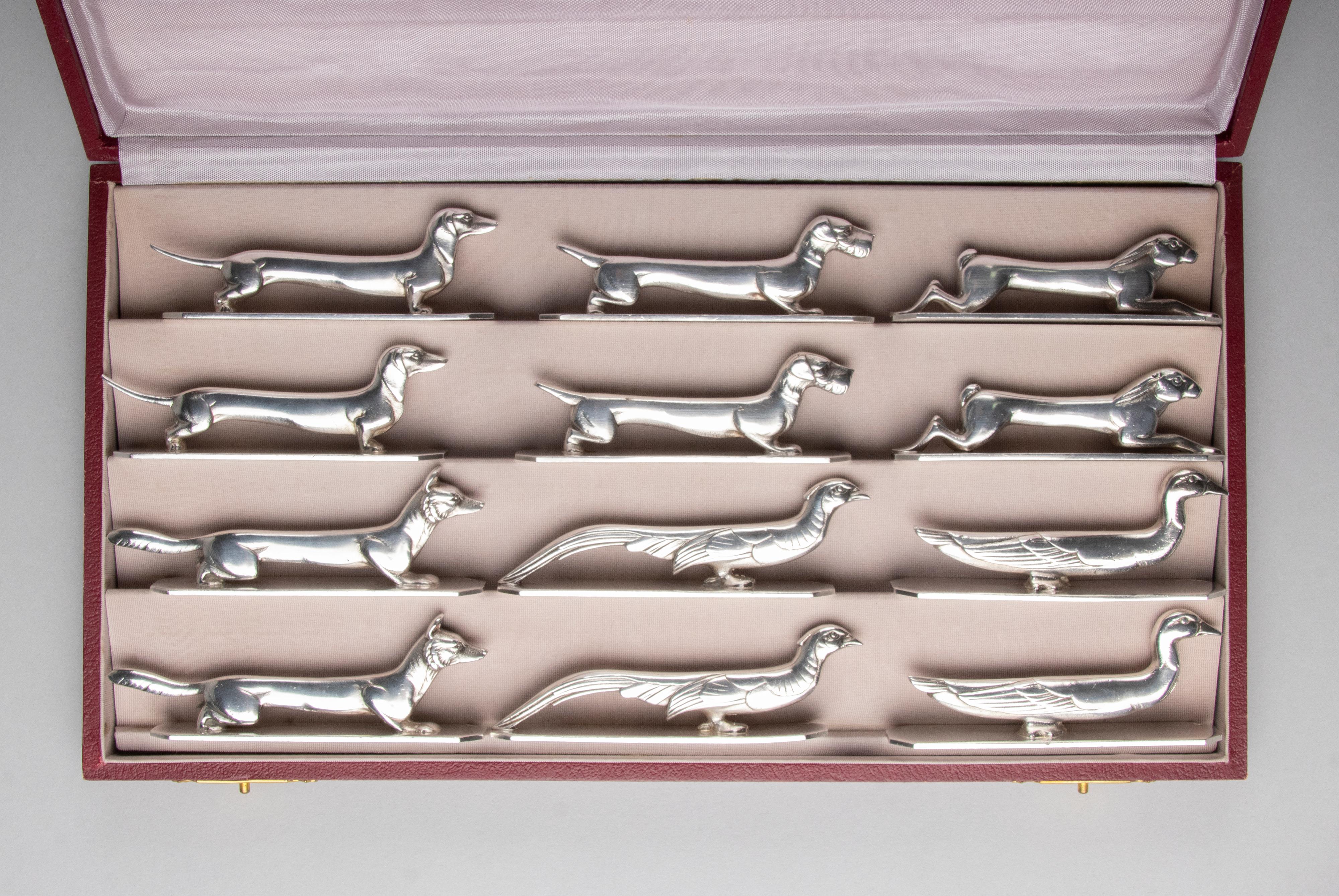 Ensemble de 12 porte-couteaux Art Déco à animaux en métal argenté fabriqués par Apollo 1
