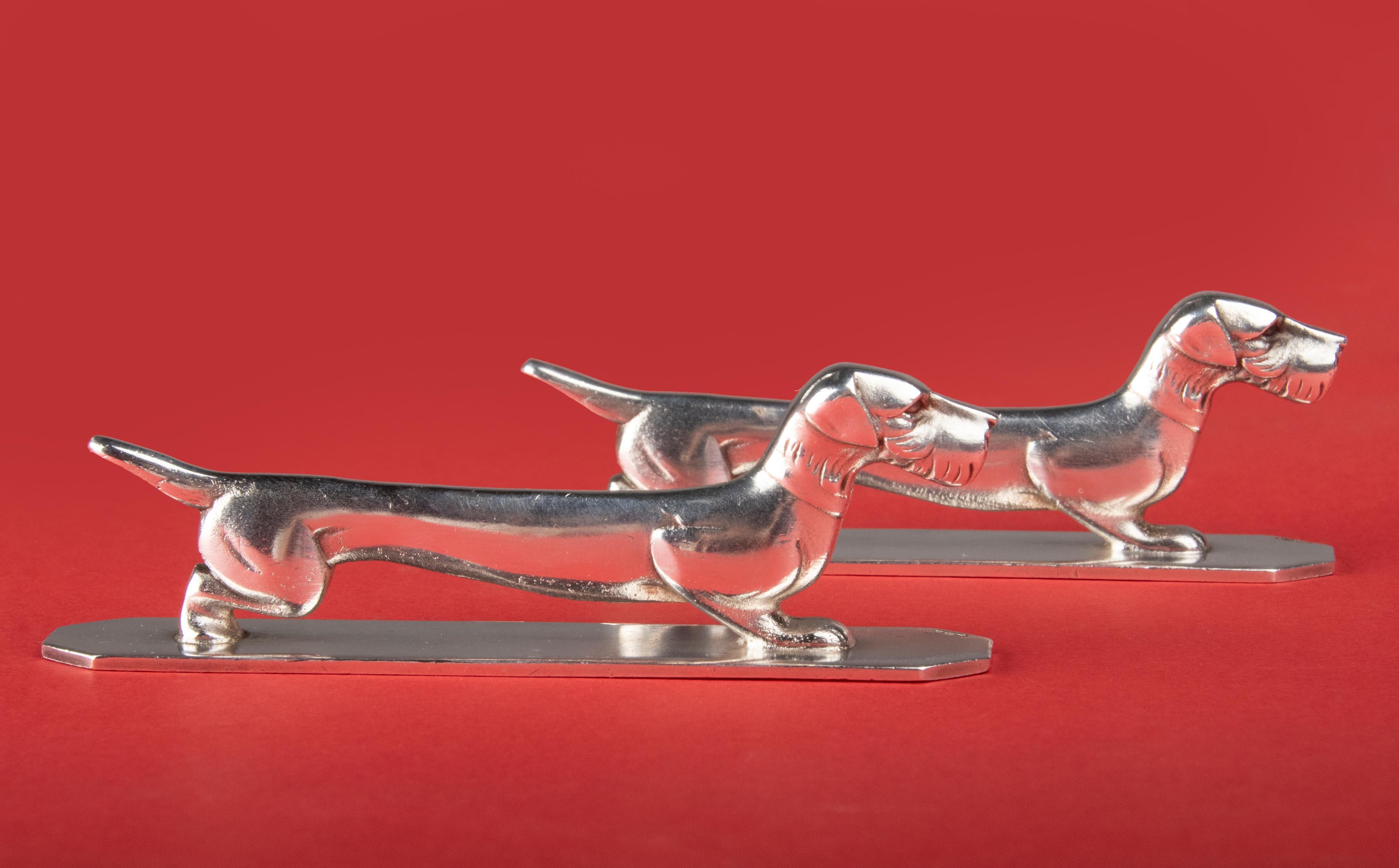 Ensemble de 12 porte-couteaux Art Déco à animaux en métal argenté fabriqués par Apollo 2