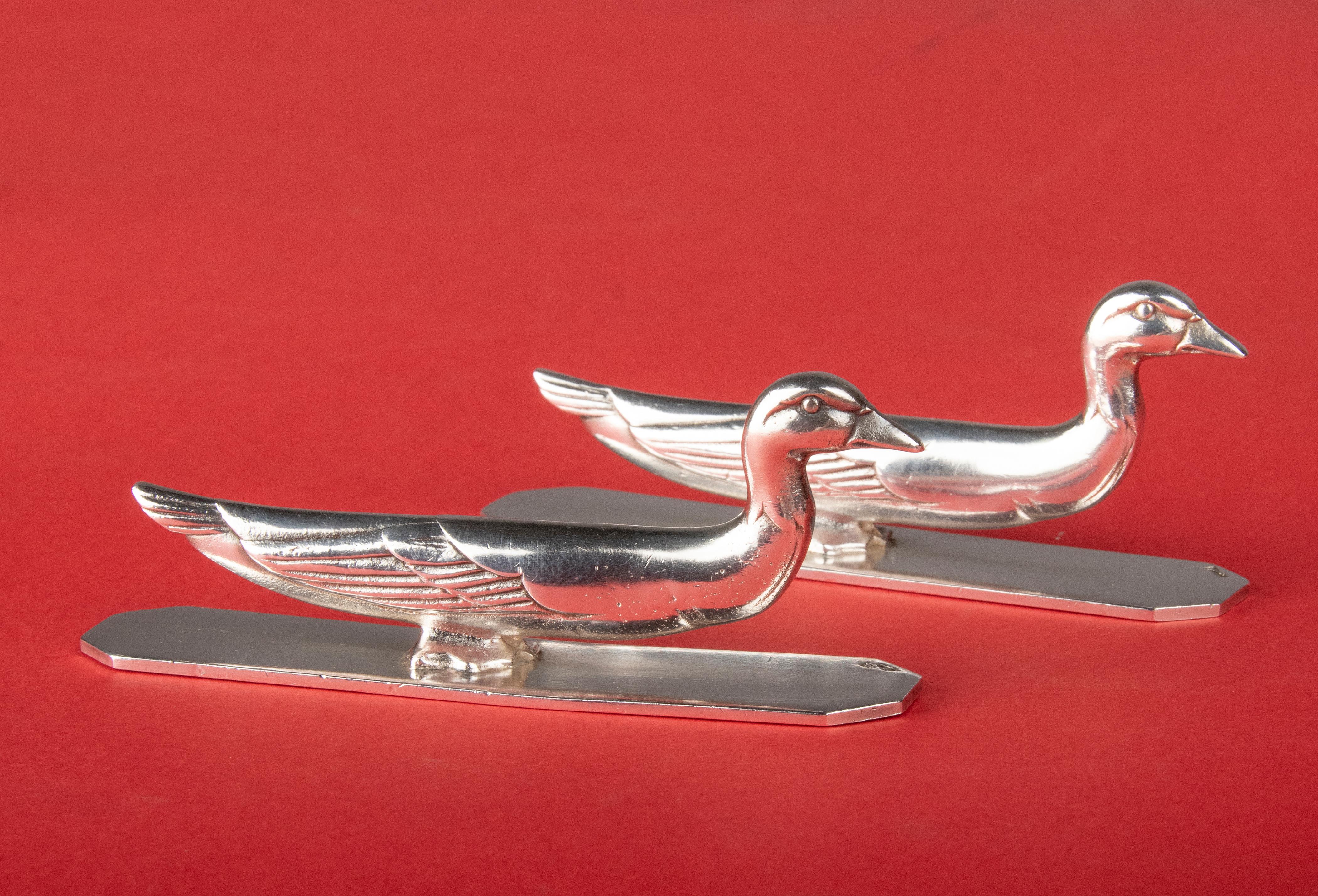 Ensemble de 12 porte-couteaux Art Déco à animaux en métal argenté fabriqués par Apollo 5