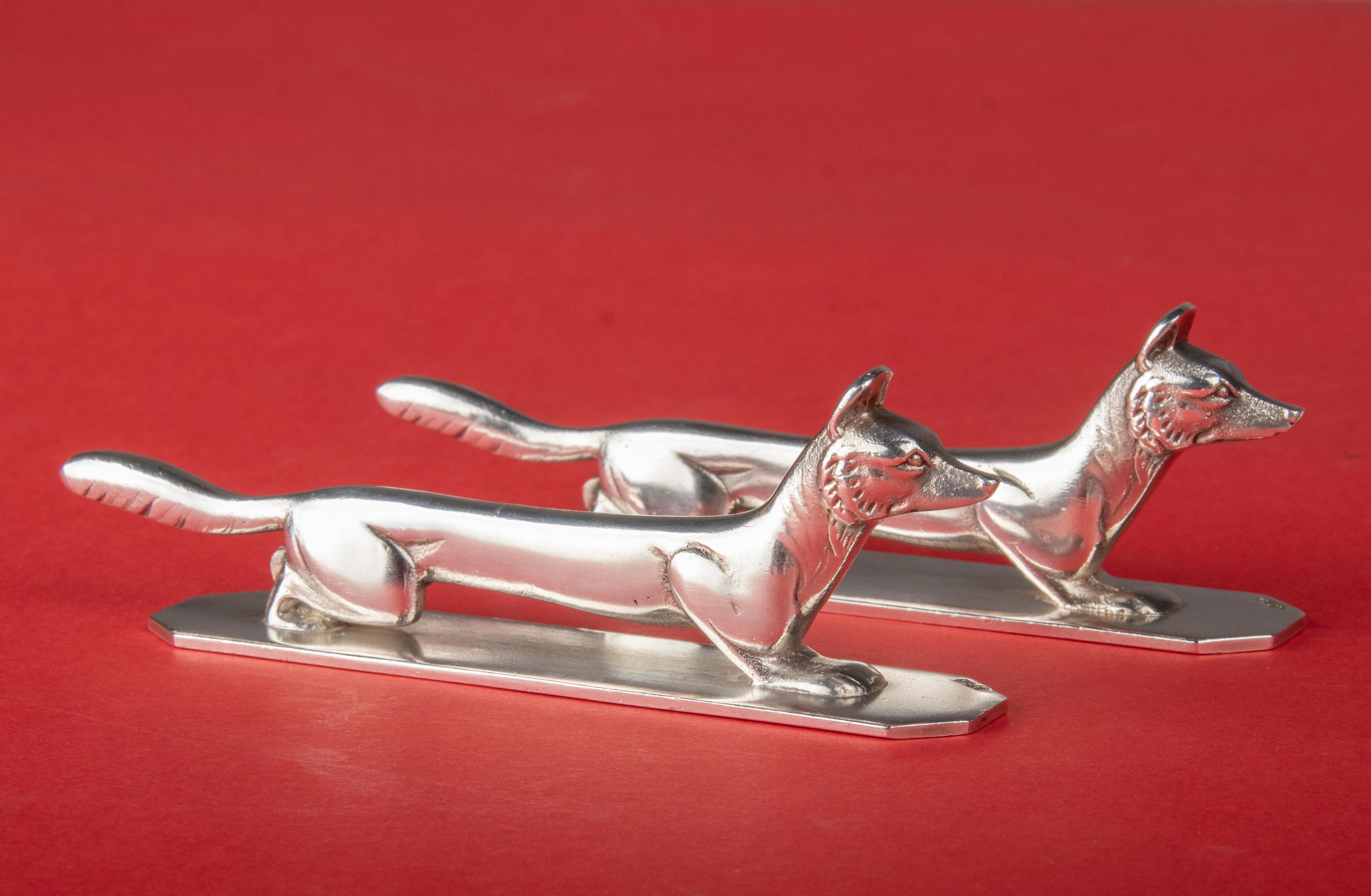 Ensemble de 12 porte-couteaux Art Déco à animaux en métal argenté fabriqués par Apollo 7
