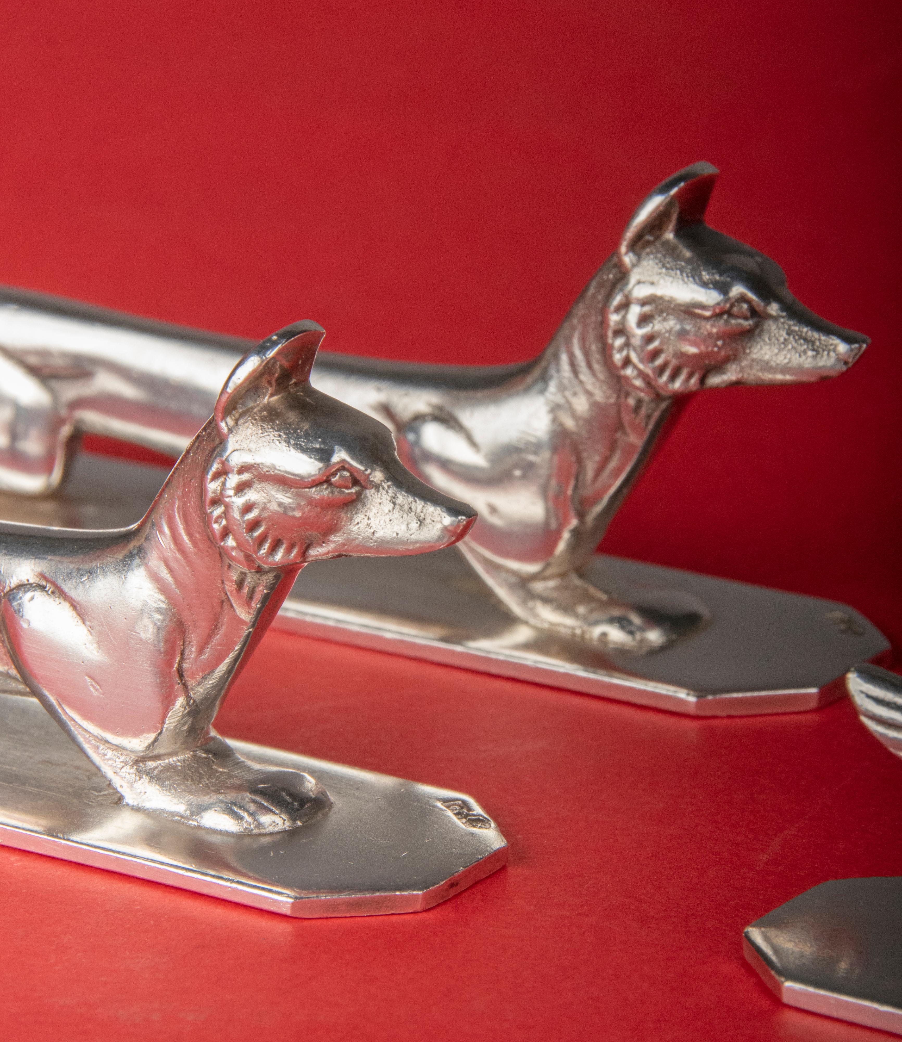 Ensemble de 12 porte-couteaux Art Déco à animaux en métal argenté fabriqués par Apollo 8