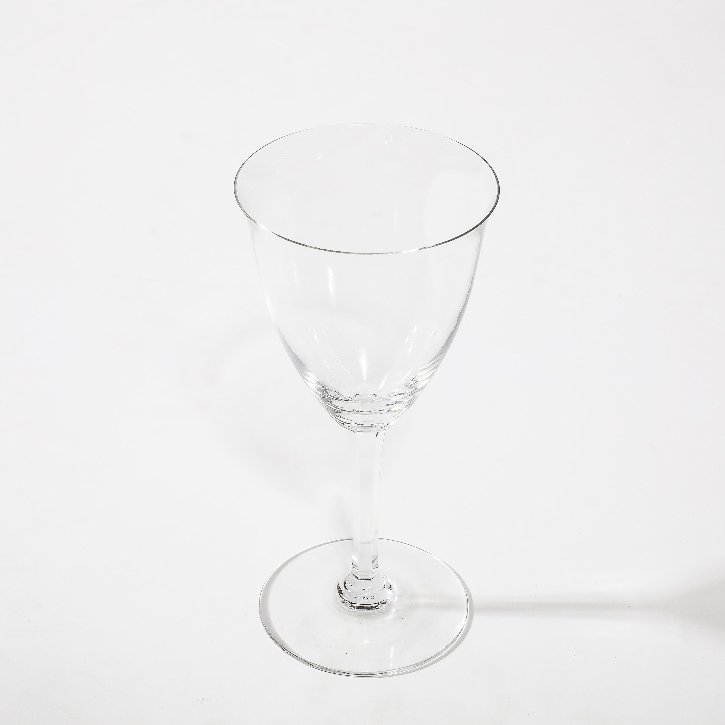Set de 12 Tallos de Agua Art Decó con motivo Coppelia firmados Baccarat mediados del siglo XX en venta