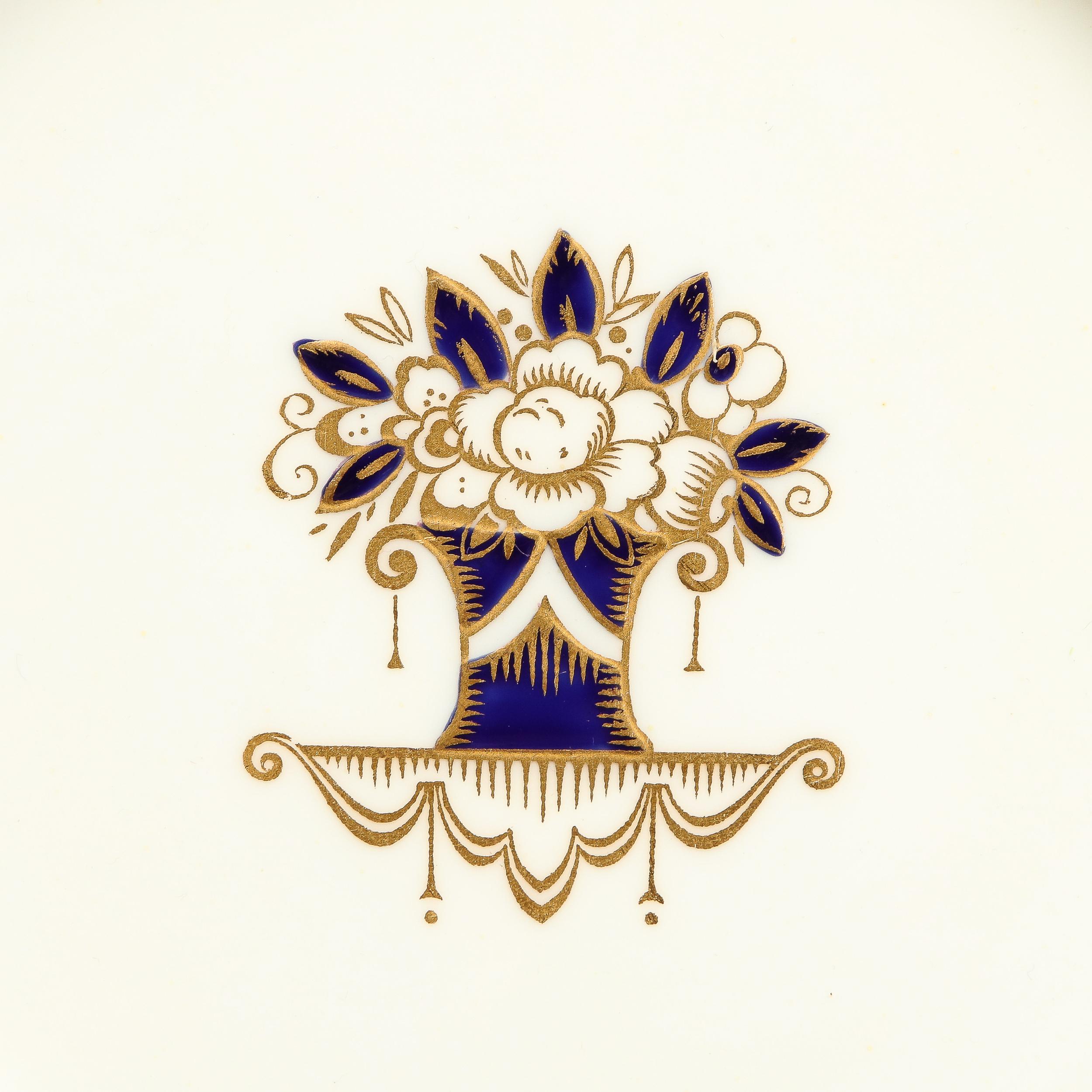 Set von 12 Art-Déco-Tellern mit kobaltfarbenen und 24KT-Golddetails von Minton für Tiffany (Art déco) im Angebot