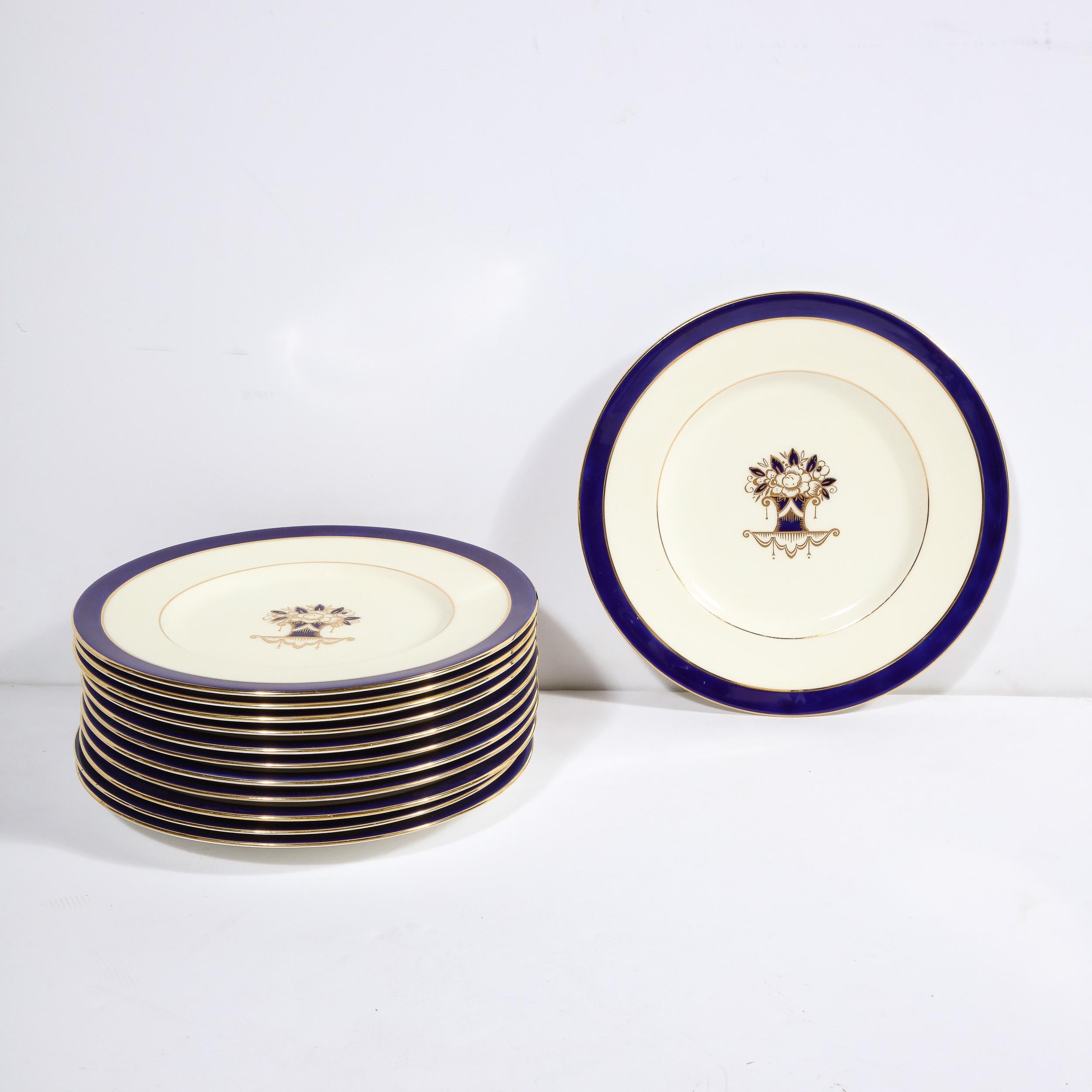 Anglais Ensemble de 12 assiettes Art Déco avec détails en or cobalt et 24 carats de Minton pour Tiffany en vente