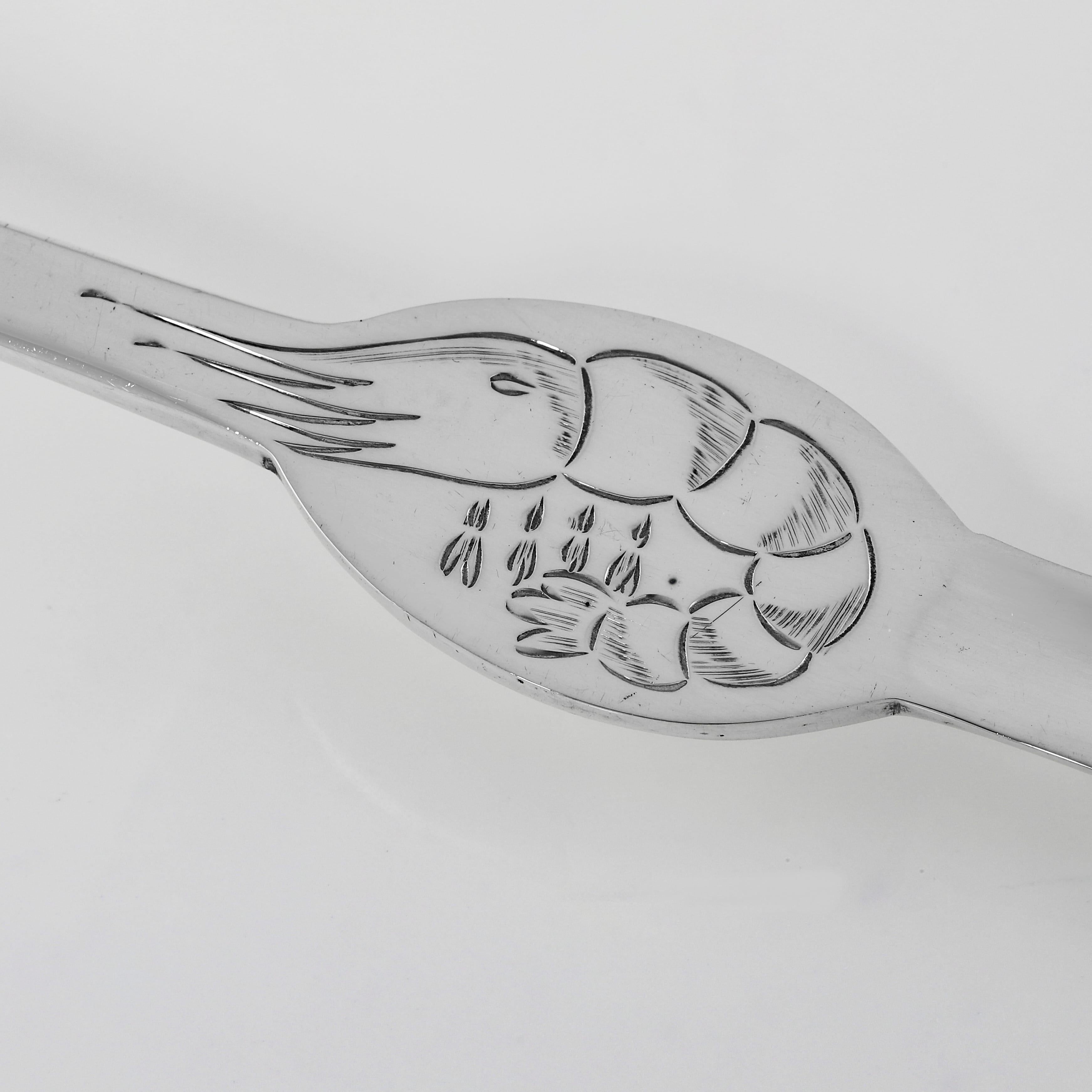Un ensemble de 12 cueilleurs de homard en argent sterling de luxe de 1933 dans son coffret d'origine Bon état - En vente à London, London