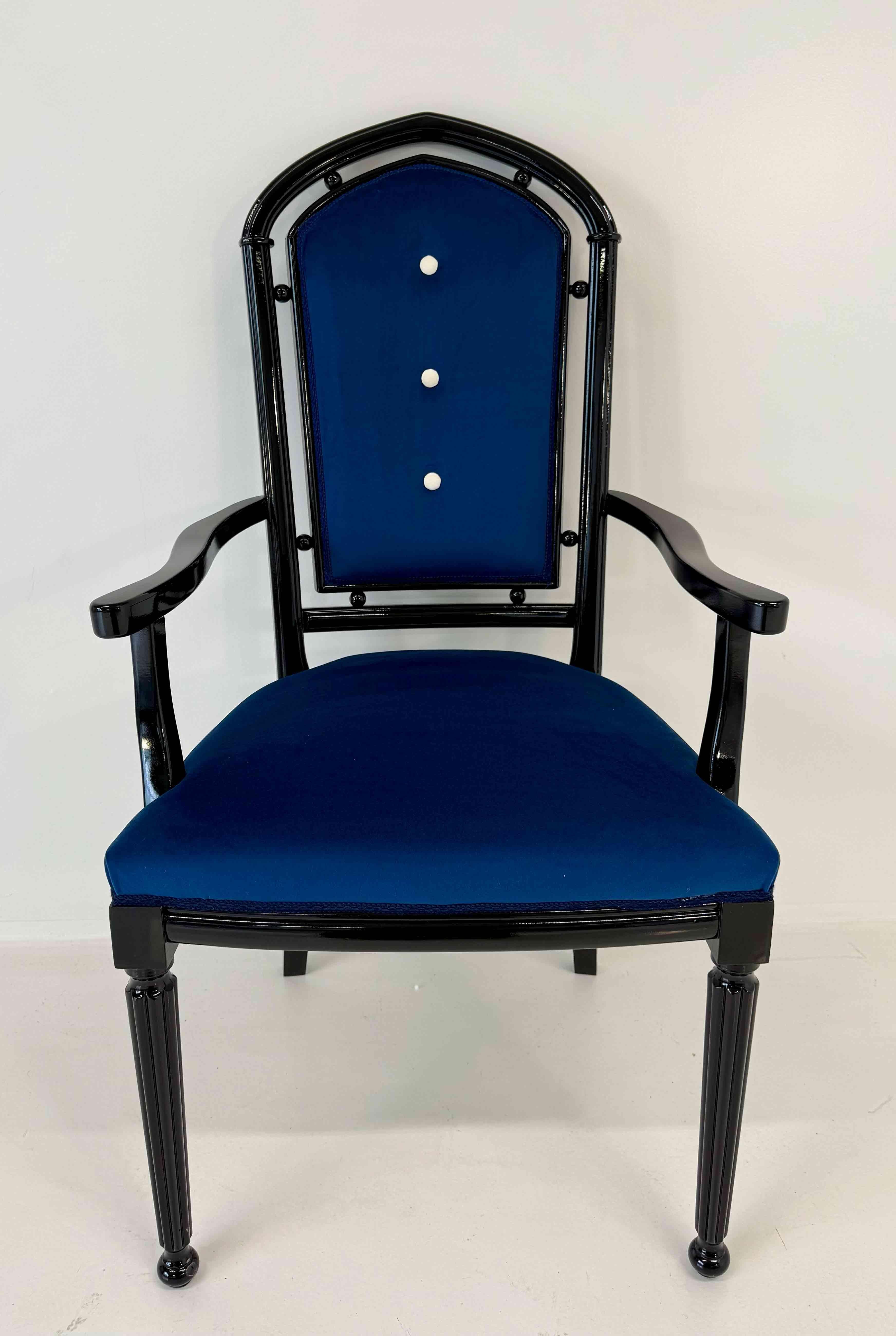 Ensemble de 12 chaises de style Art Déco en velours ivoire et bleu et laqué noir en vente 3