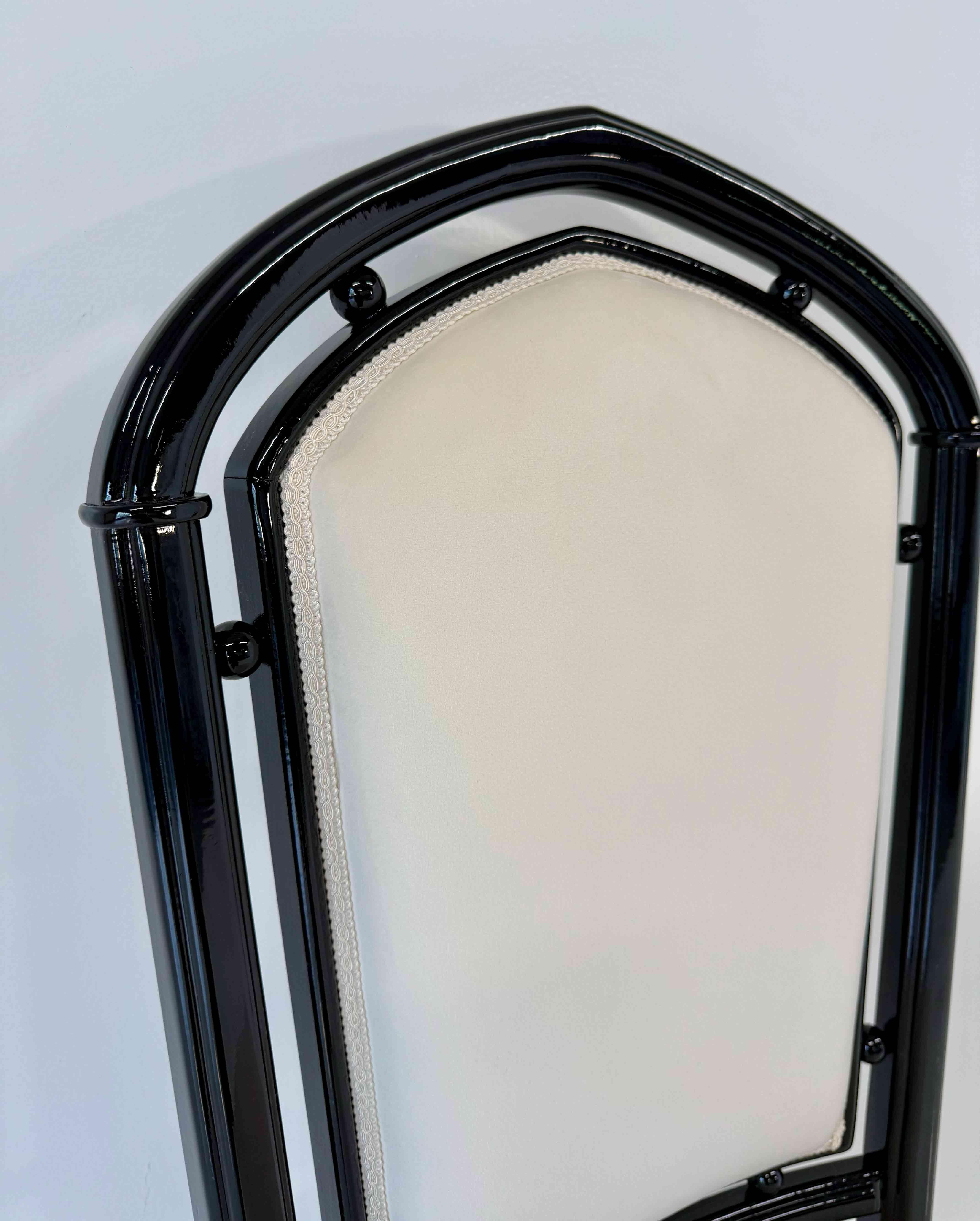 Ensemble de 12 chaises de style Art Déco en velours ivoire et bleu et laqué noir Bon état - En vente à Meda, MB