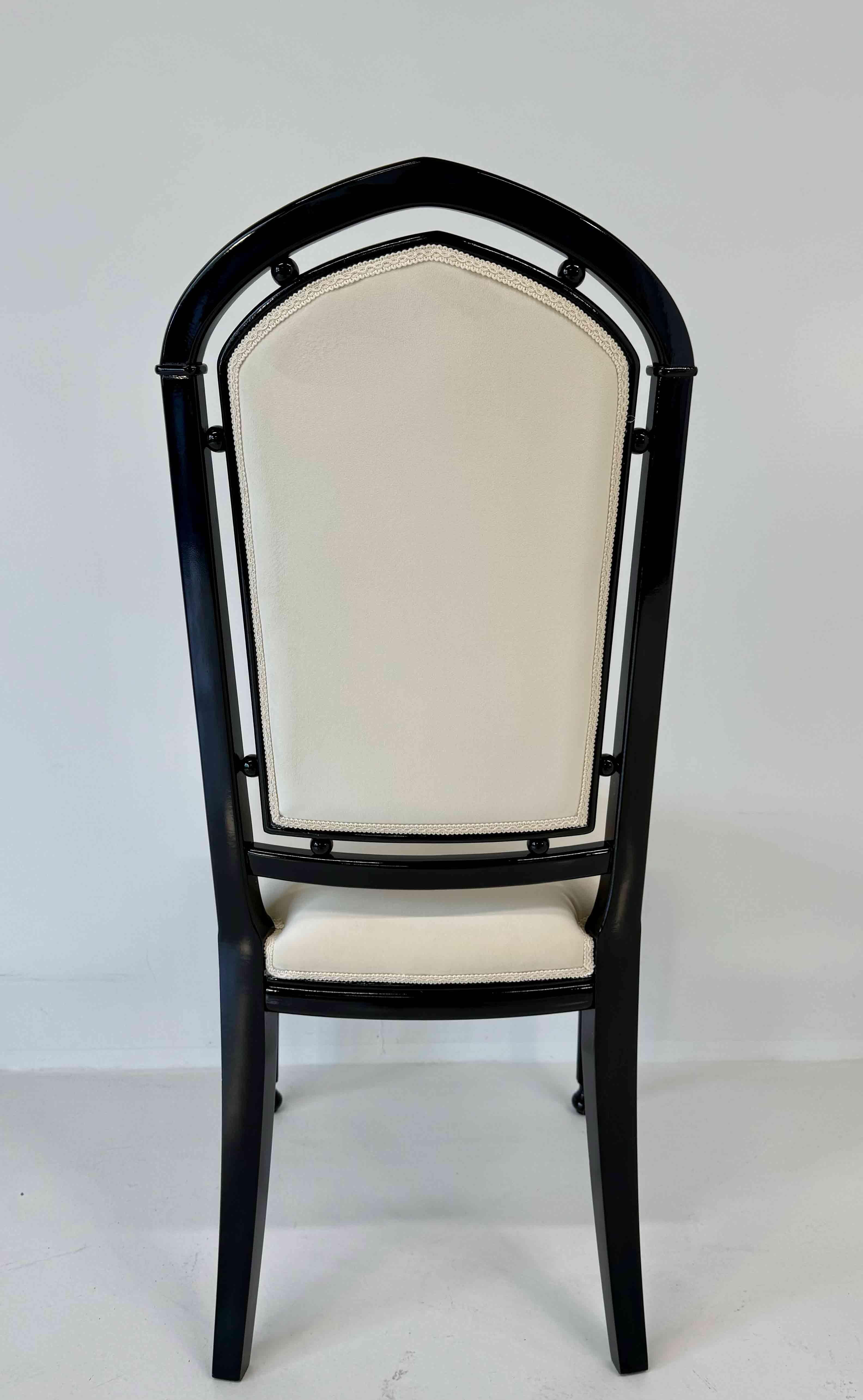 Ensemble de 12 chaises de style Art Déco en velours ivoire et bleu et laqué noir en vente 1